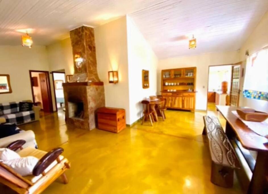 Casa com cachoeiras e contato com a natureza