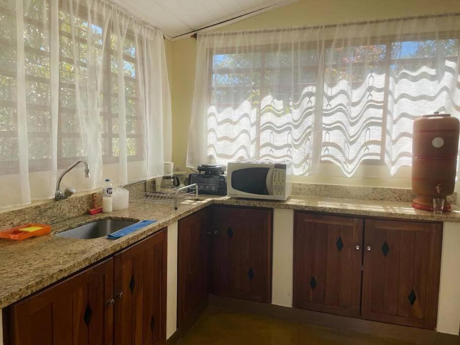 Casa com cachoeiras e contato com a natureza