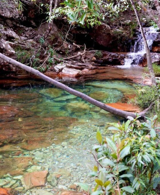 Casa com cachoeiras e contato com a natureza