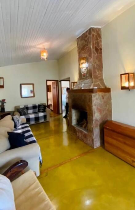 Casa com cachoeiras e contato com a natureza