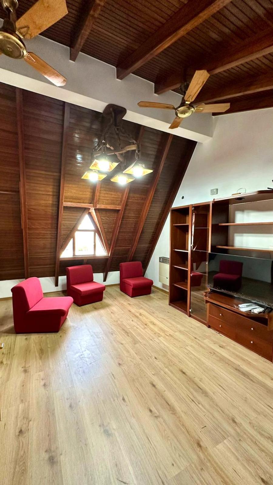 CASA TRIPLEX 180 mts CON GARAJE PARA 2 VEHÍCULOS GRANDES EN Bº SANTA GENOVEVA