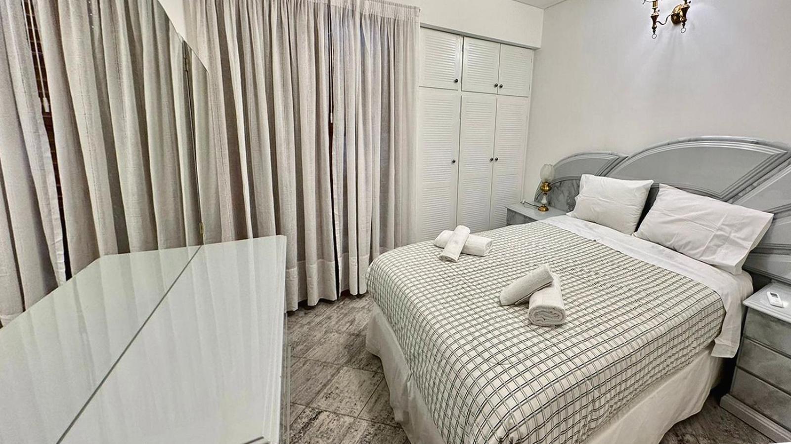 CASA TRIPLEX 180 mts CON GARAJE PARA 2 VEHÍCULOS GRANDES EN Bº SANTA GENOVEVA