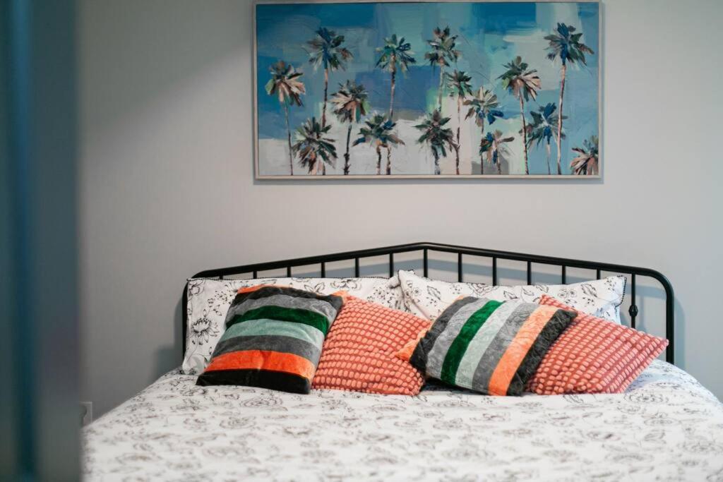 Stylish 1 Bedroom Suite with Lake Access