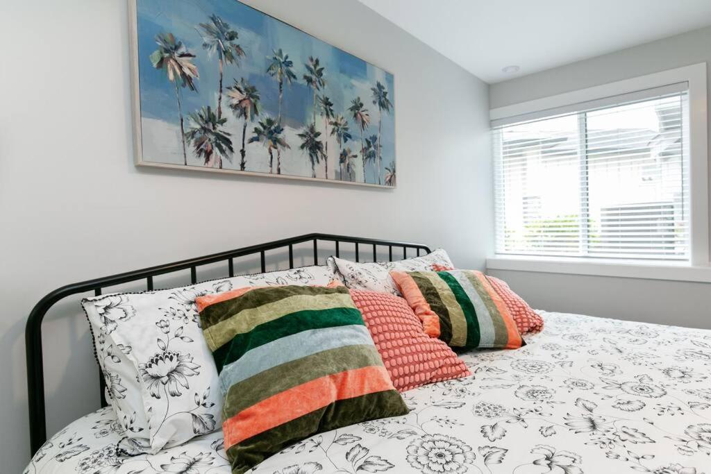 Stylish 1 Bedroom Suite with Lake Access