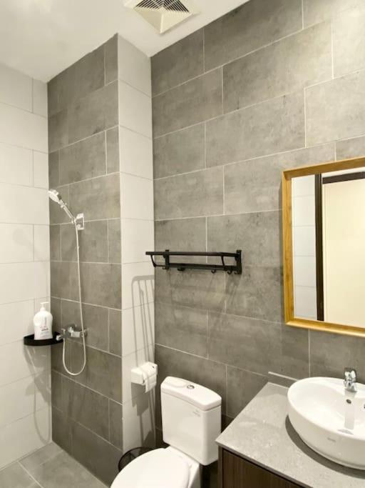 The Podium-Studio-Free 1 Parking-6 Pax-D321B photo 7