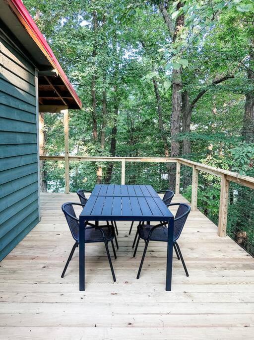Bloomington Vacations - Serene Lakeside Forest Cabin - Property Image 5