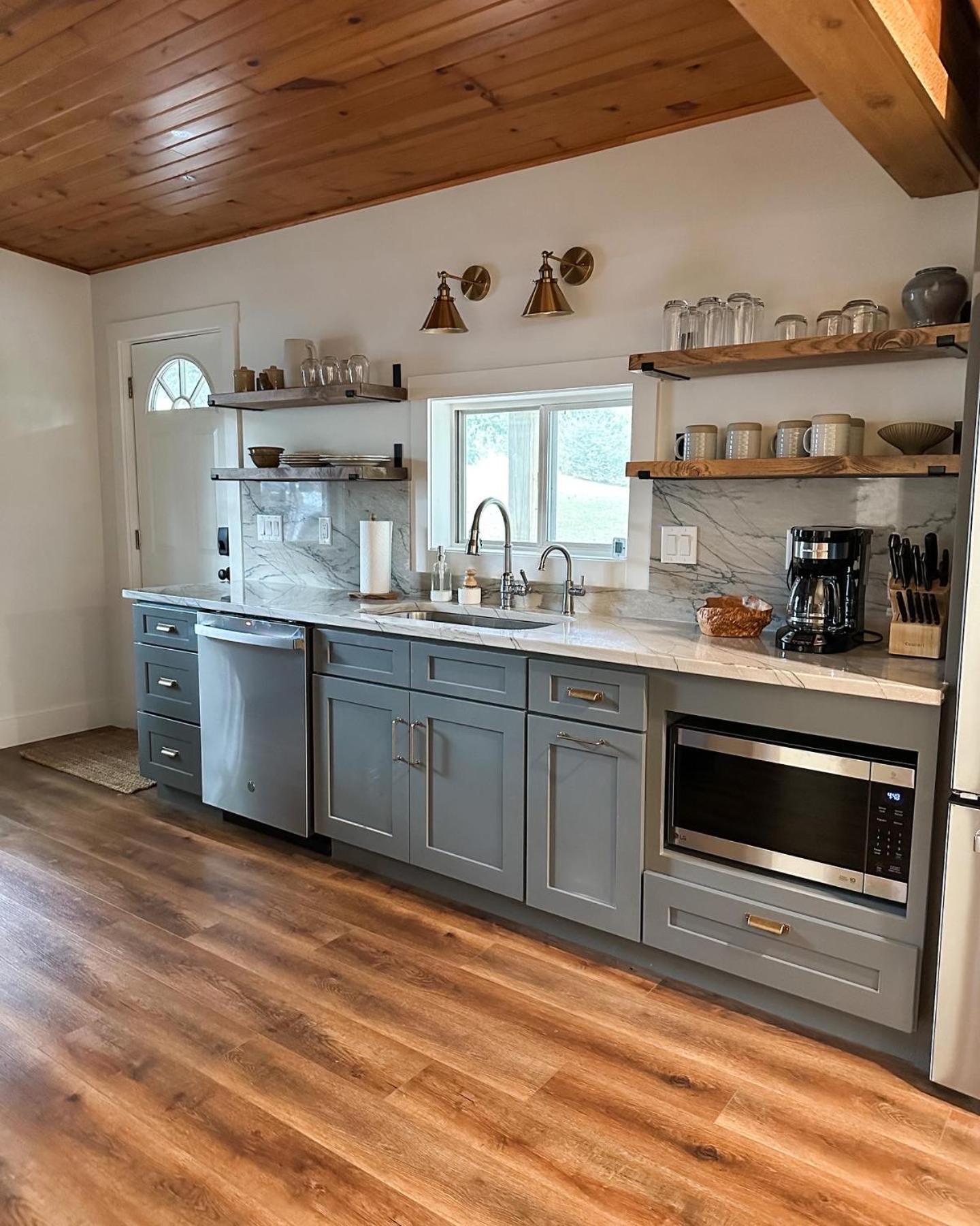 Bloomington Vacations - Serene Lakeside Forest Cabin - Property Image 2