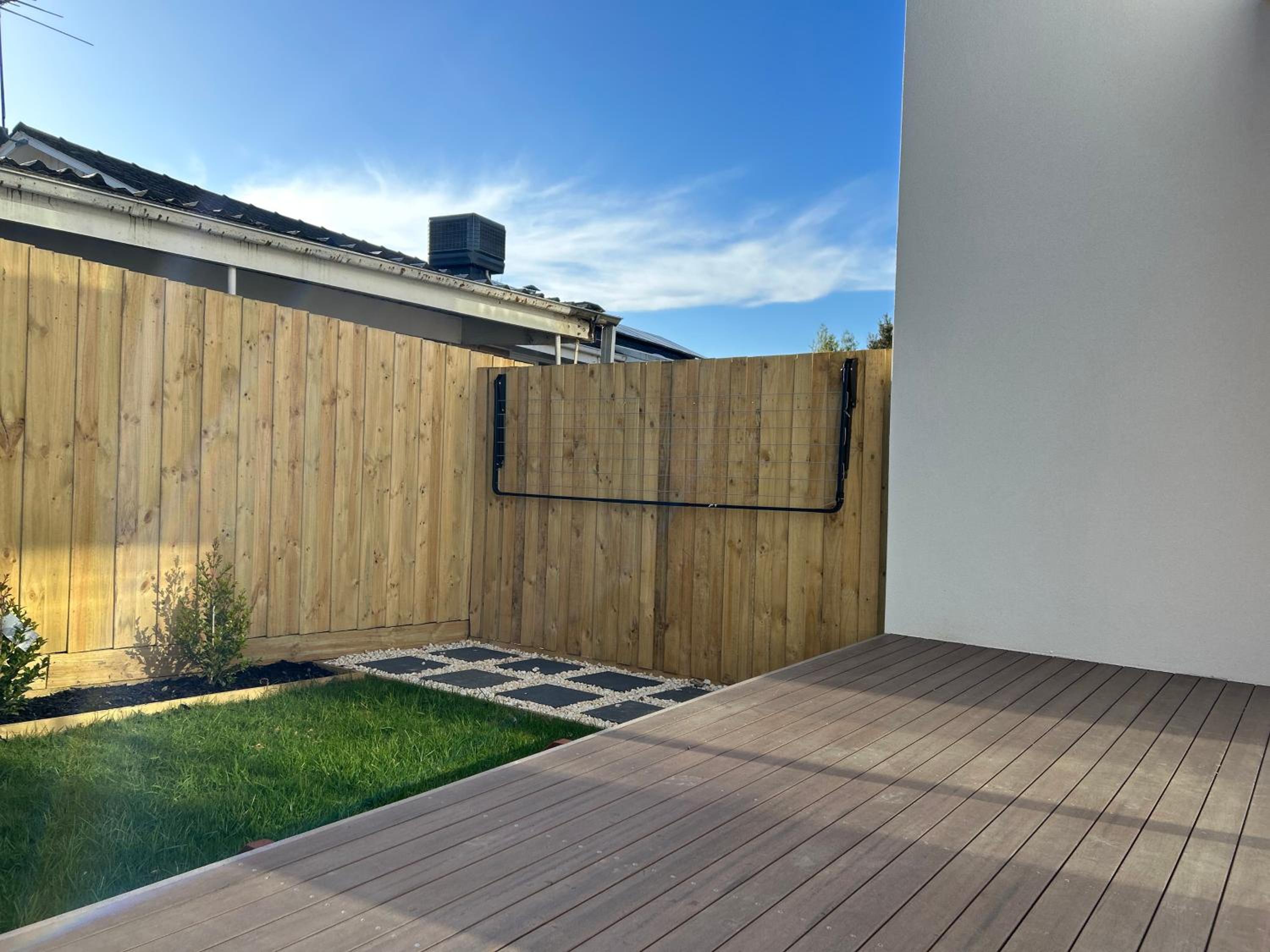 New 2-story house with 4 bedrooms and 3 shower rooms