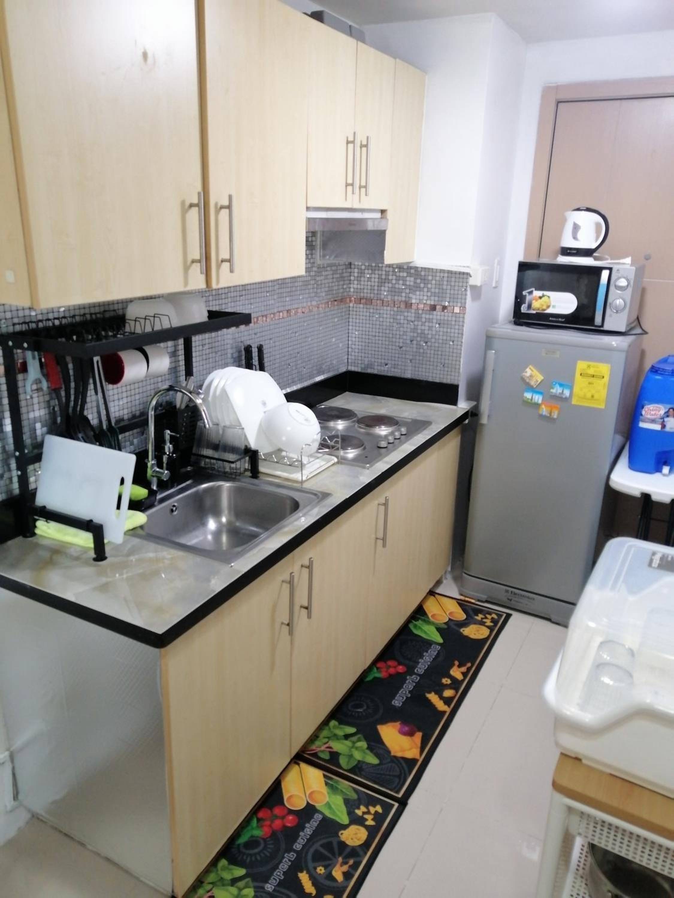Jocelyn Staycation @Grass Residences North EDSA view 3