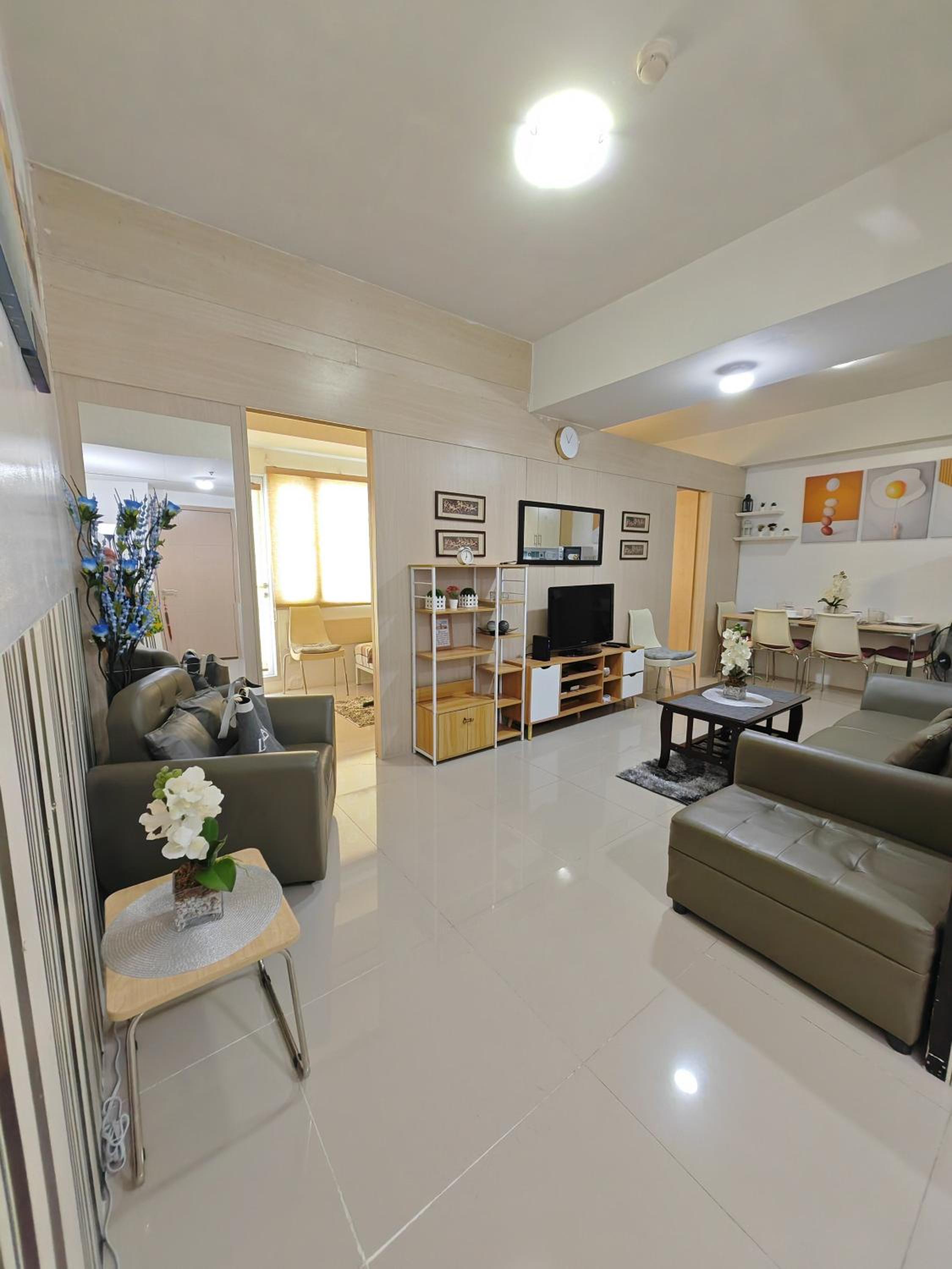 Jocelyn Staycation @Grass Residences North EDSA view 4