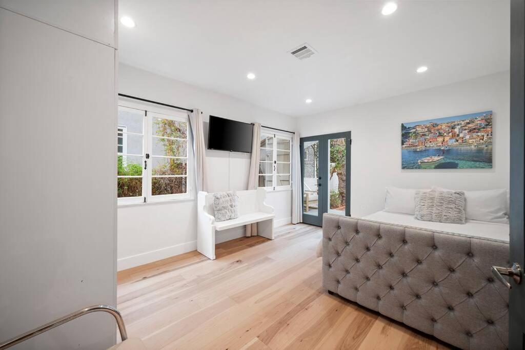 Chic 3BR Oasis in Studio City:Toluca Lake Adjacent
