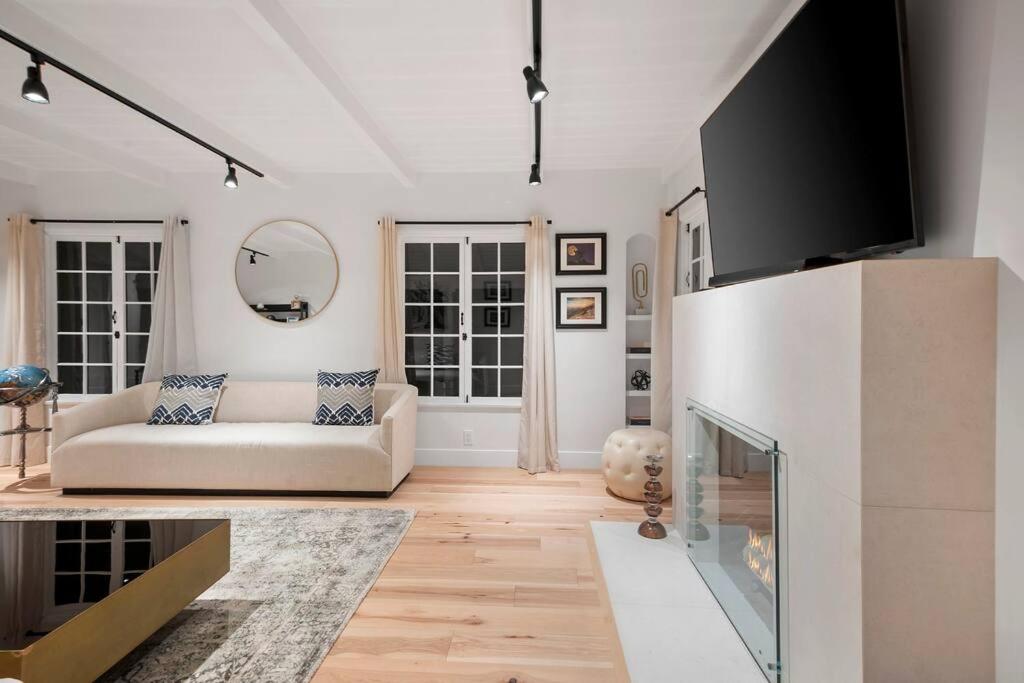 Chic 3BR Oasis in Studio City:Toluca Lake Adjacent