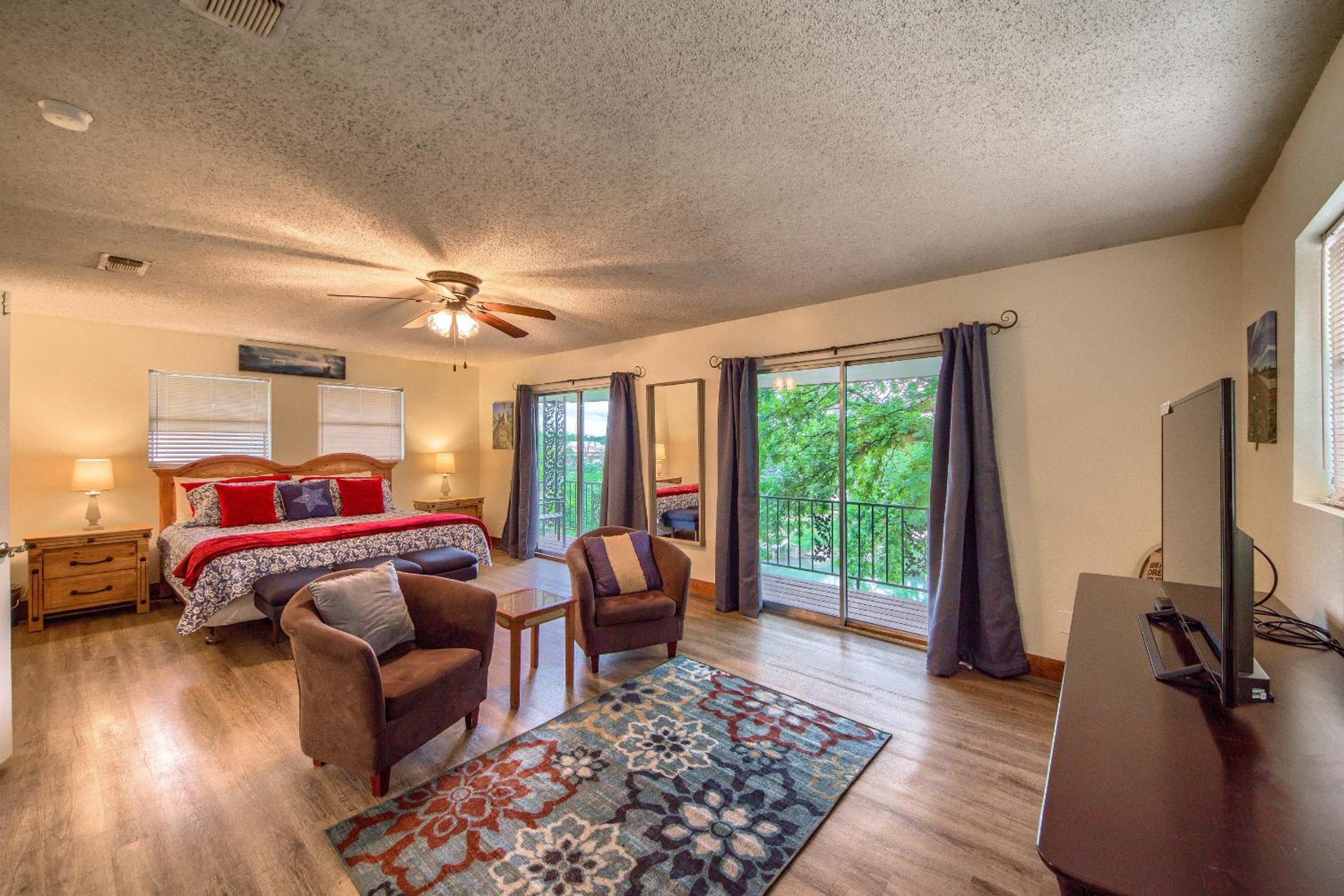 LD 1683 Texas River Haus