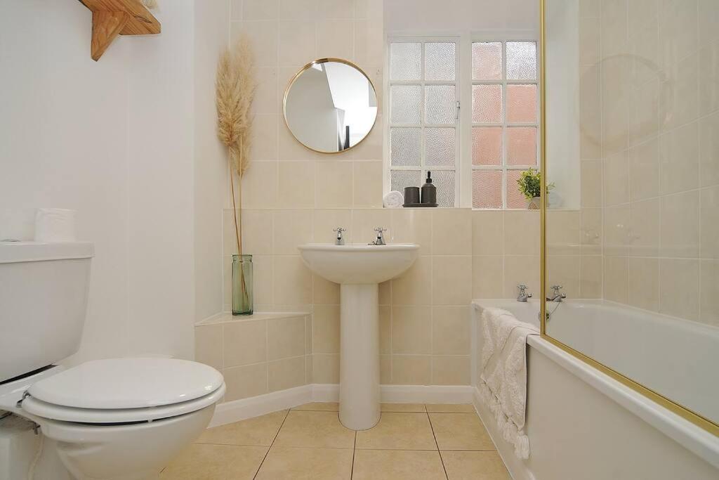 Stylish apartment, Barbican view 2