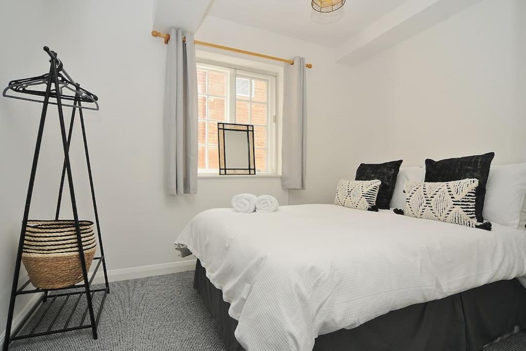 Stylish apartment, Barbican view 5