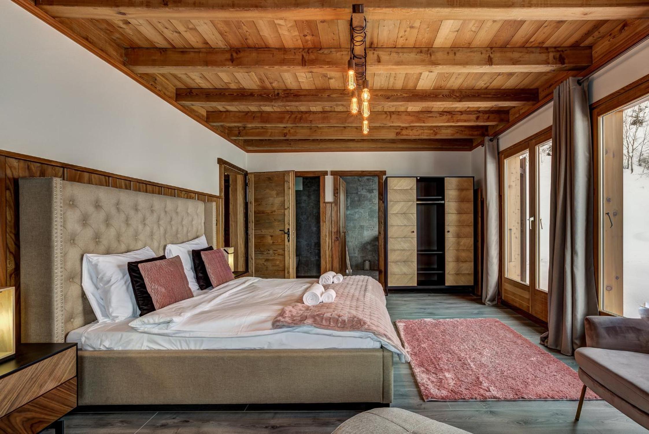 Chalet Alaska