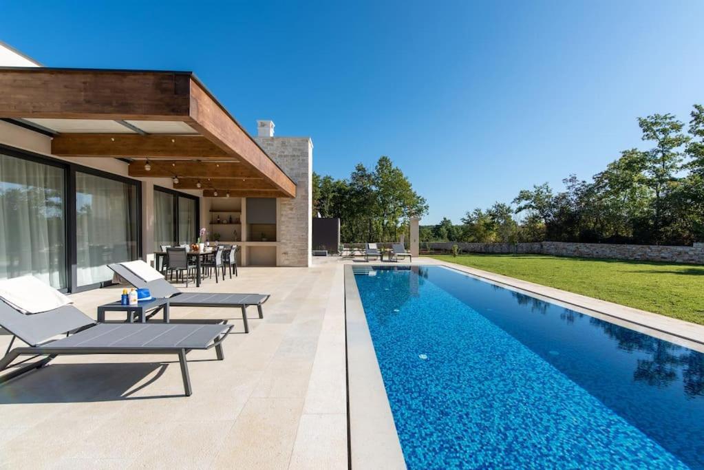Villa Ariana view 3