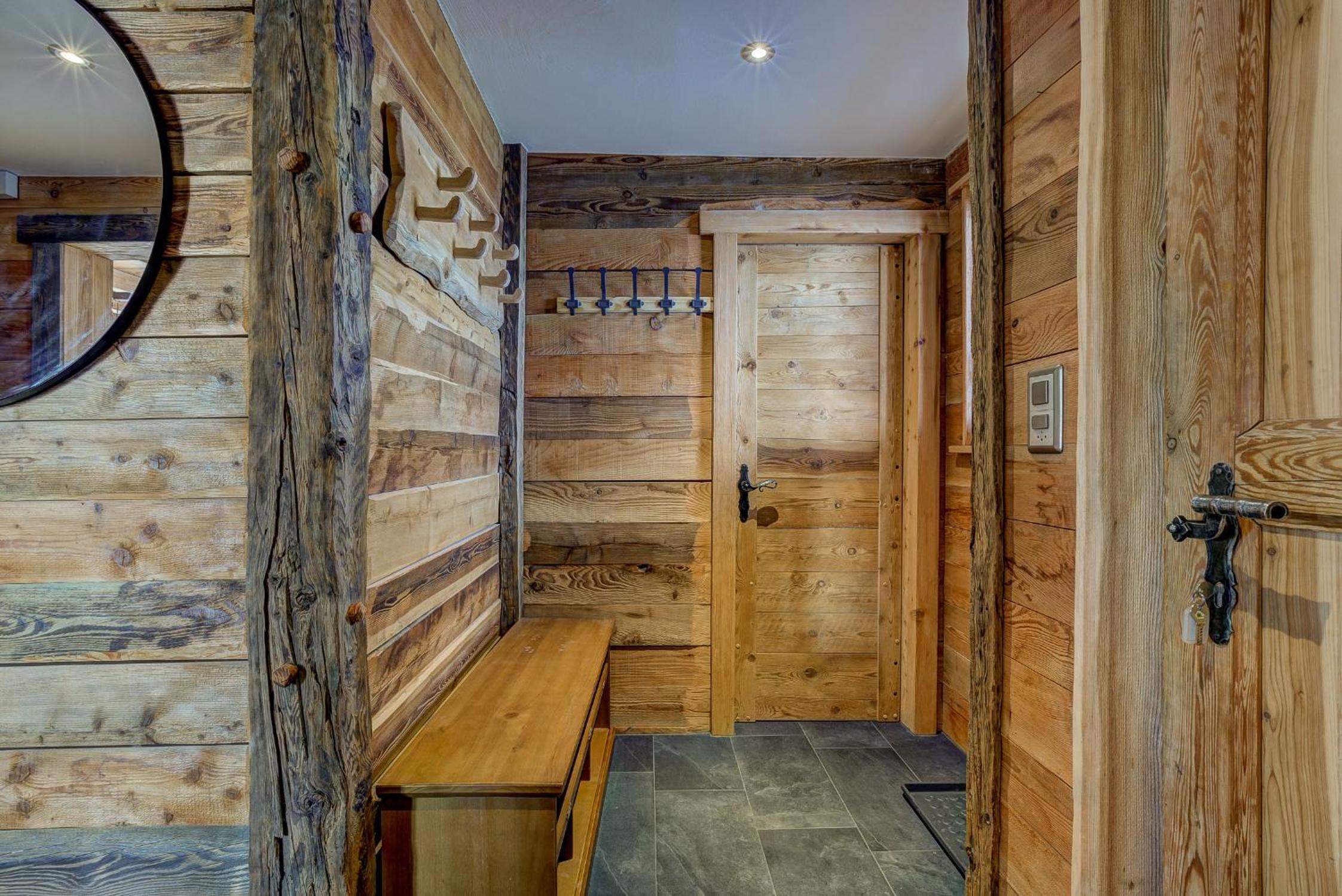Chalet Alaska