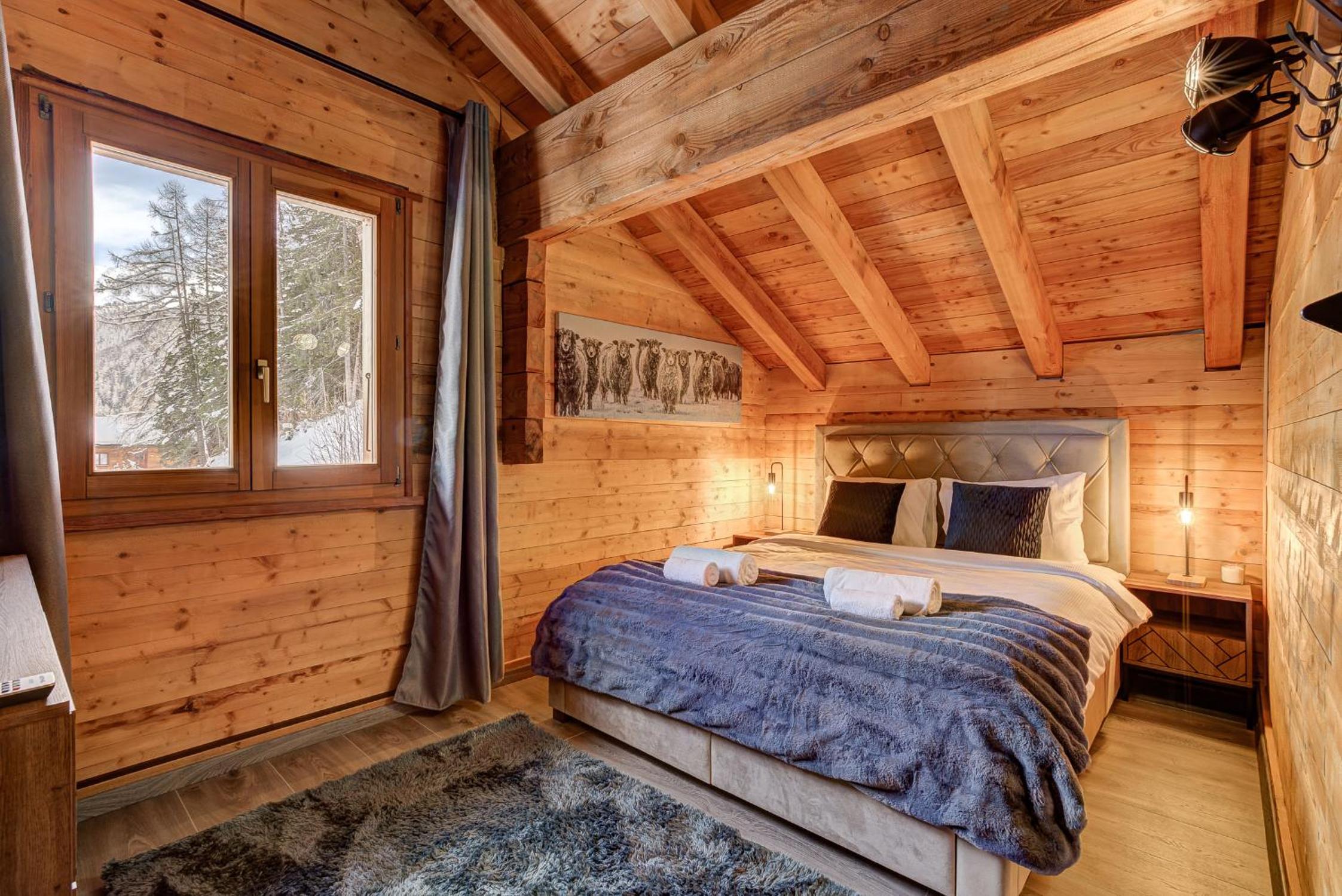Chalet Alaska