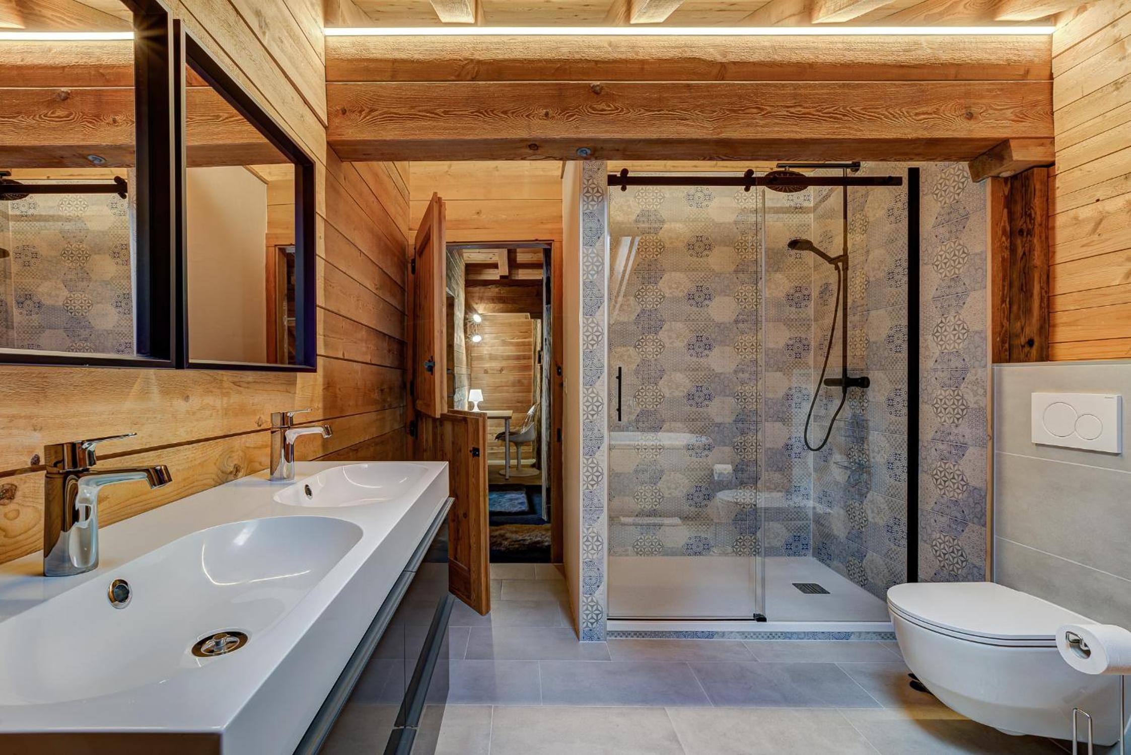 Chalet Alaska