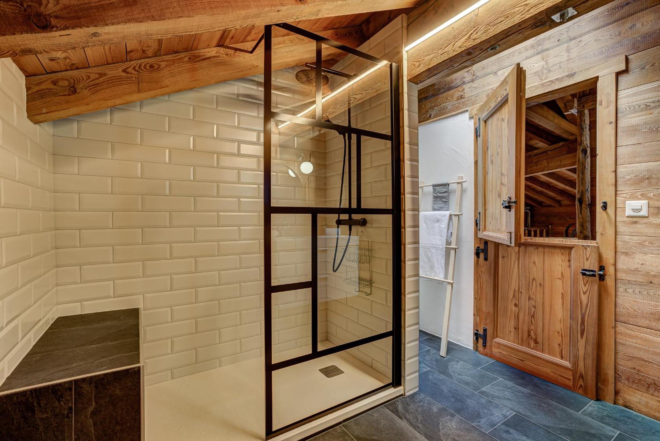 Chalet Alaska