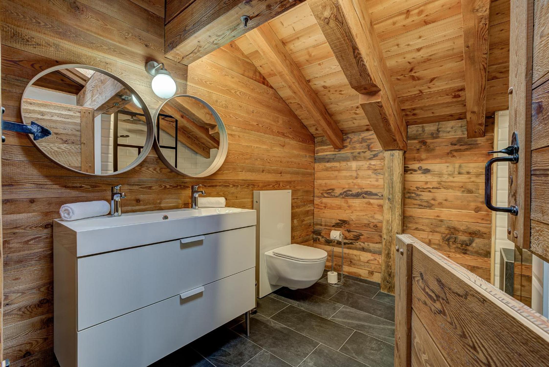 Chalet Alaska