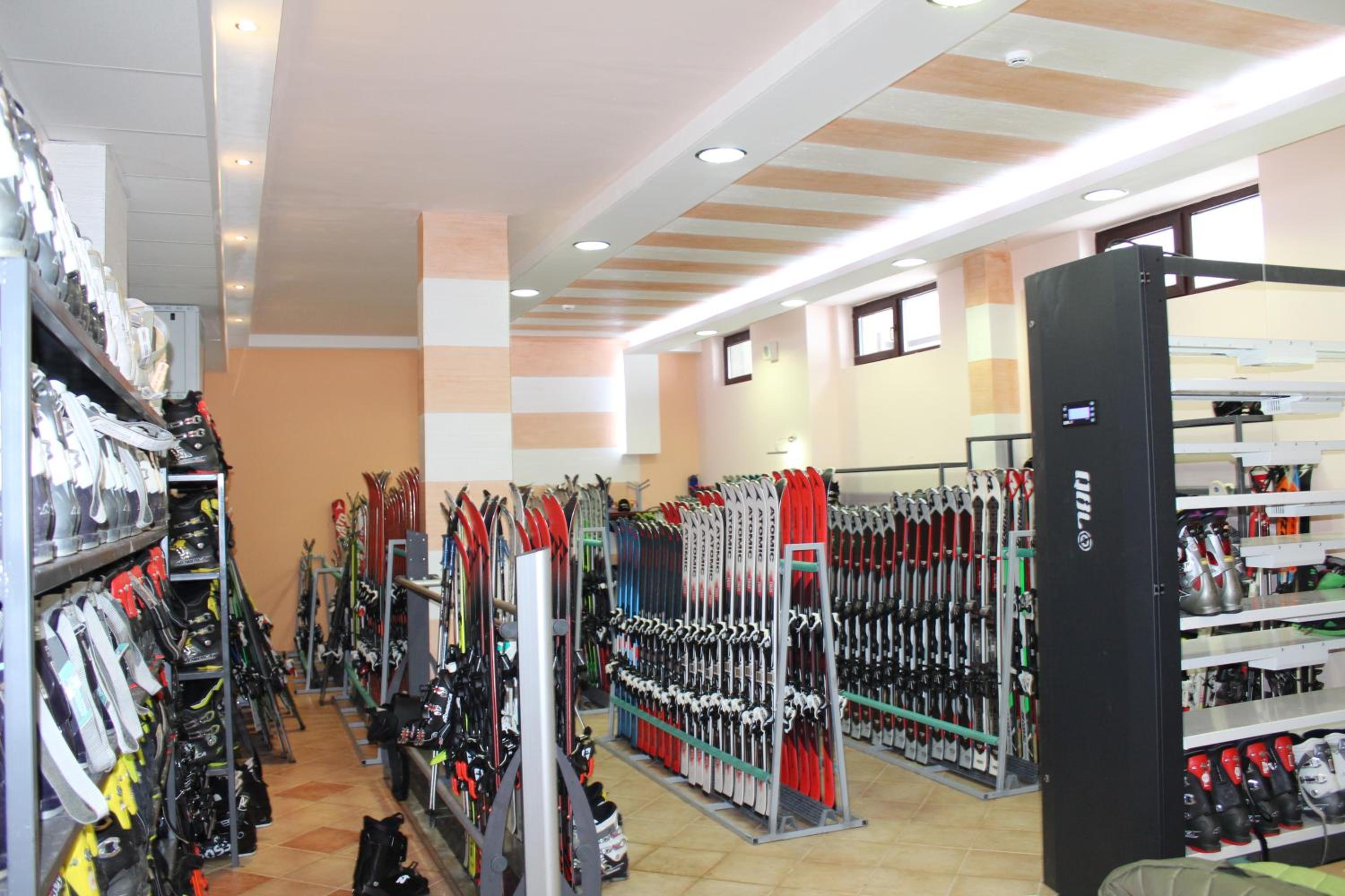 Studio Royal Plaza sleeps 4 Prime location, distance to ski lift - 50M