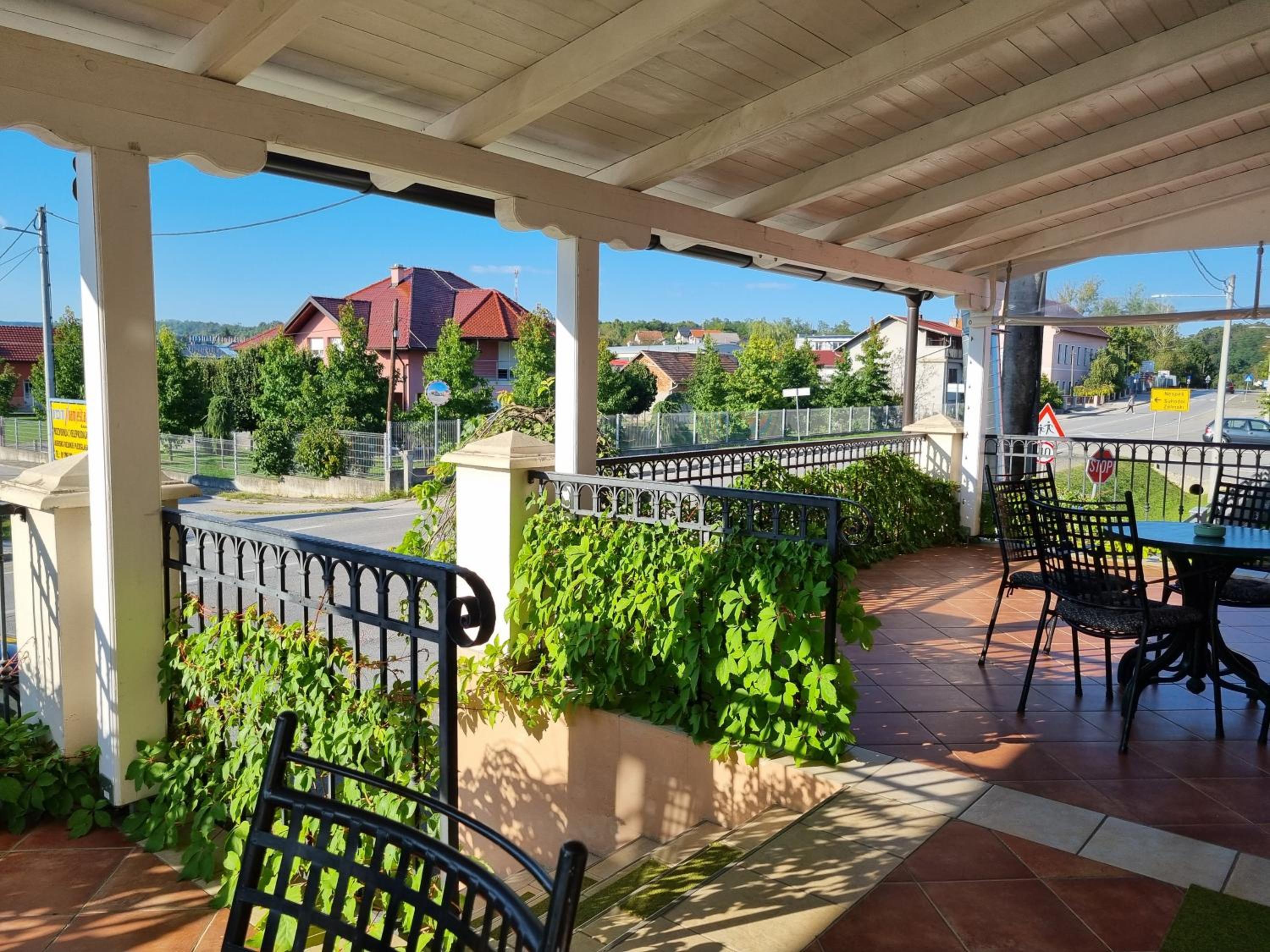 Taverna 1860 Rooms & Apartments view 4