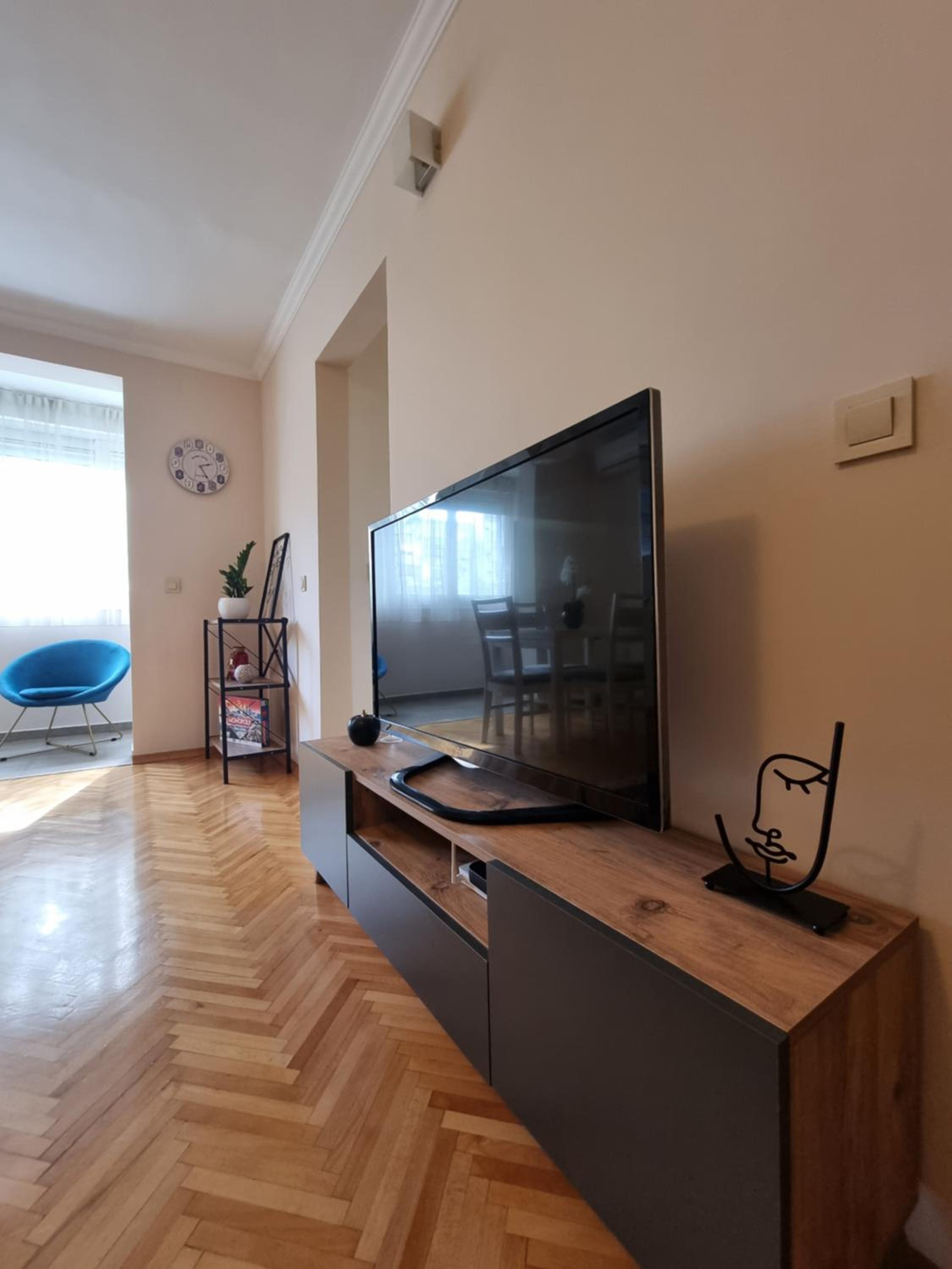 Cozy Central Apartment next to Bus and Train Station