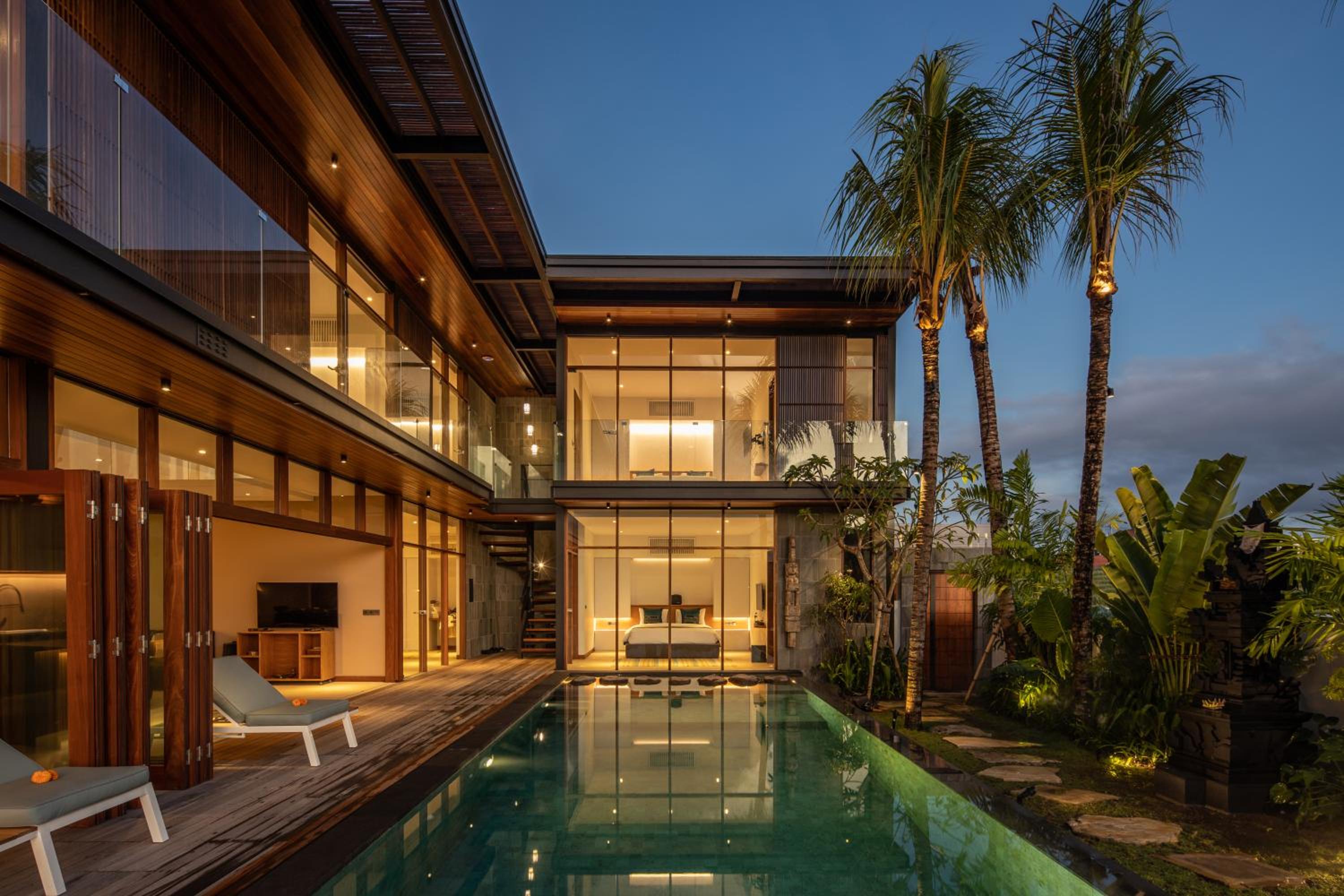 Enchanting 6BR Villa, Breathtaking Vistas Canggu
