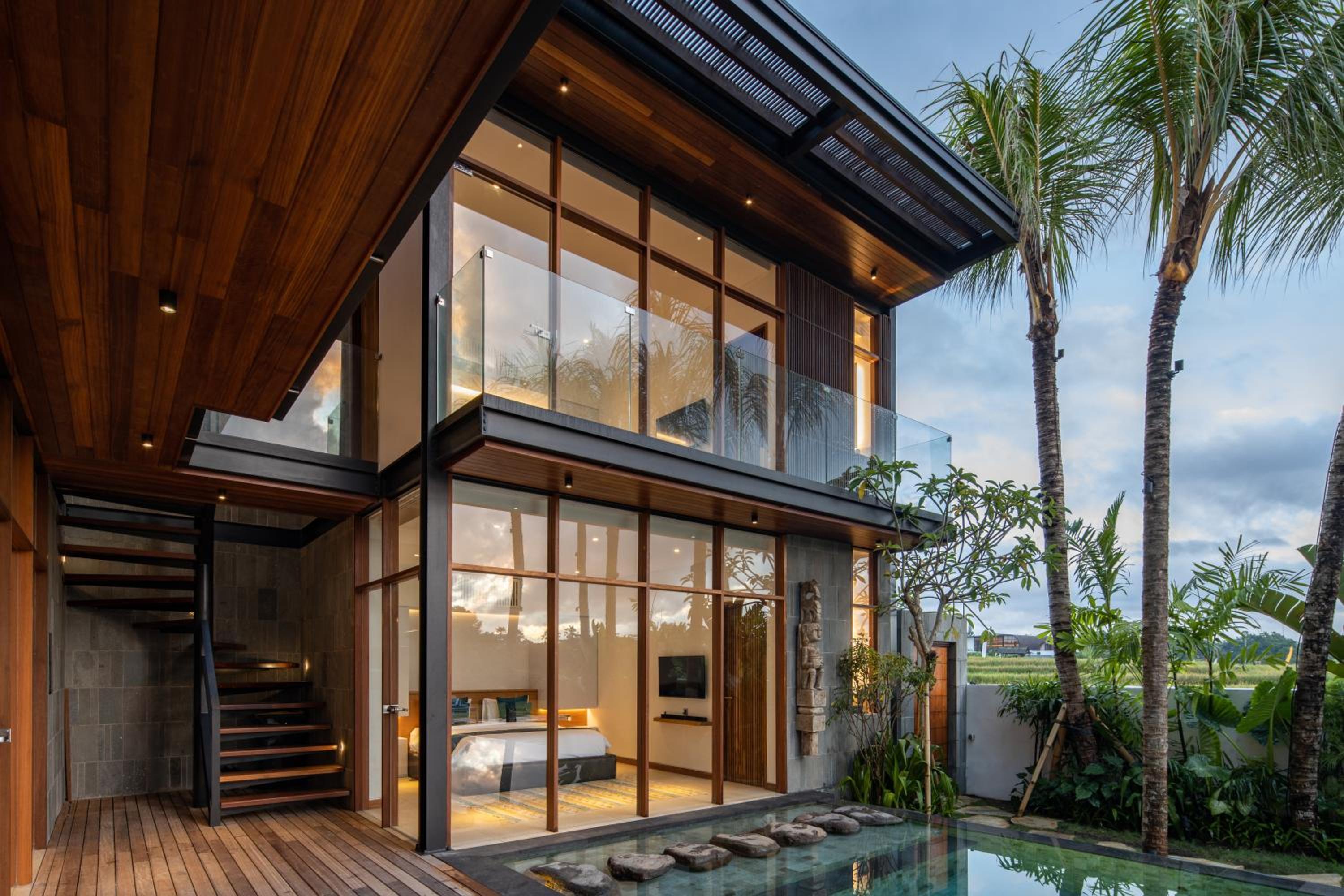 Enchanting 6BR Villa, Breathtaking Vistas Canggu