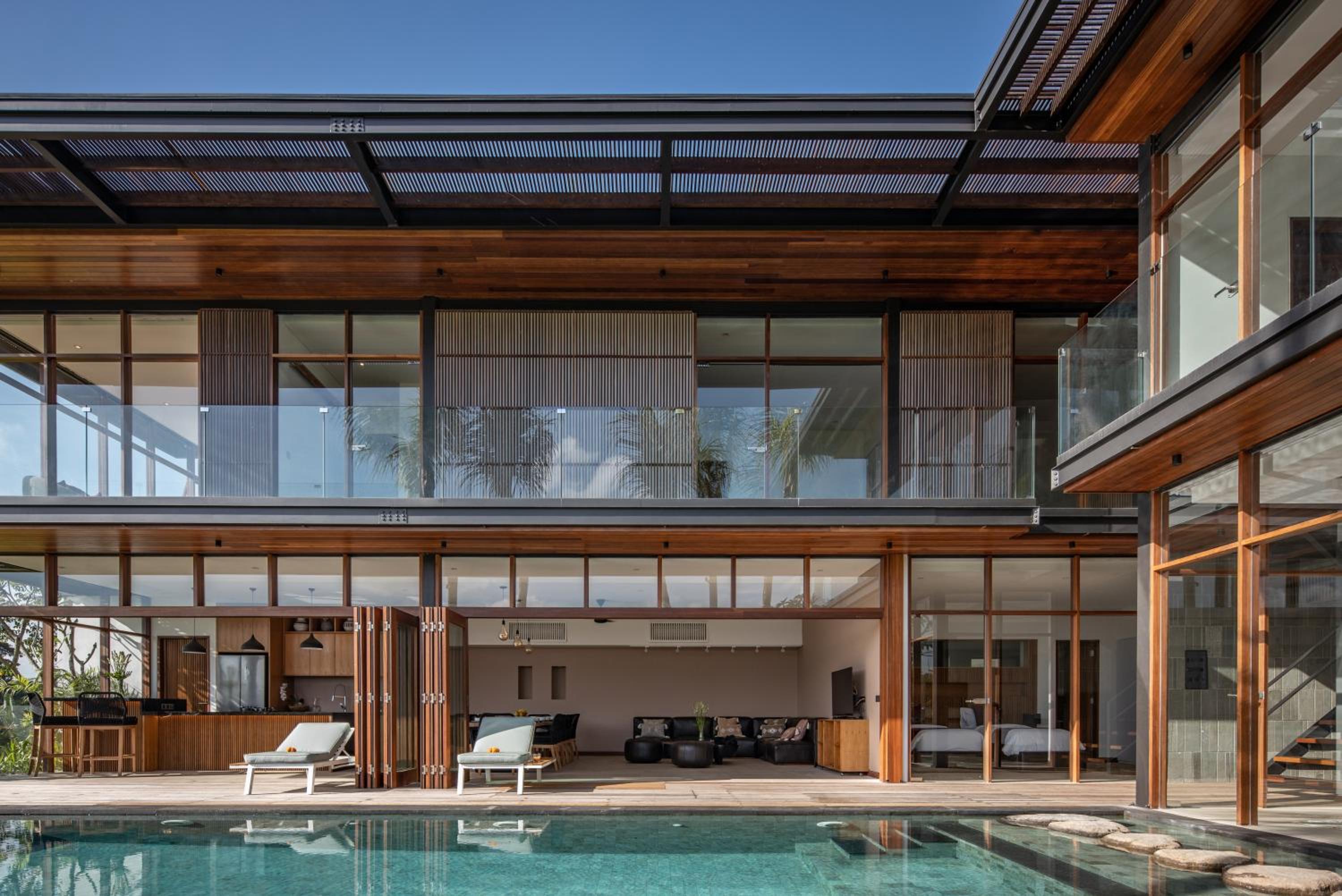Enchanting 6BR Villa, Breathtaking Vistas Canggu