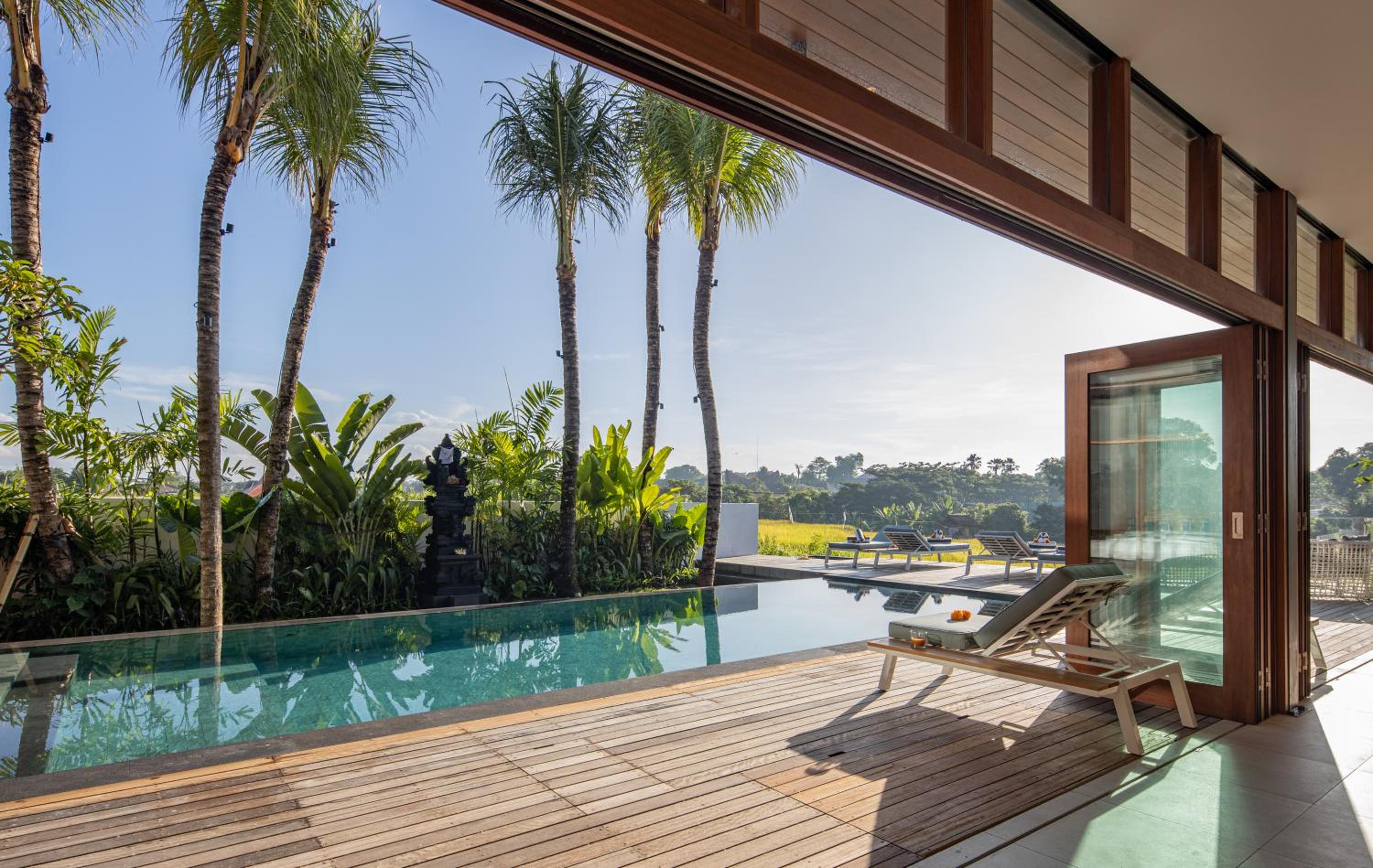 Enchanting 6BR Villa, Breathtaking Vistas Canggu