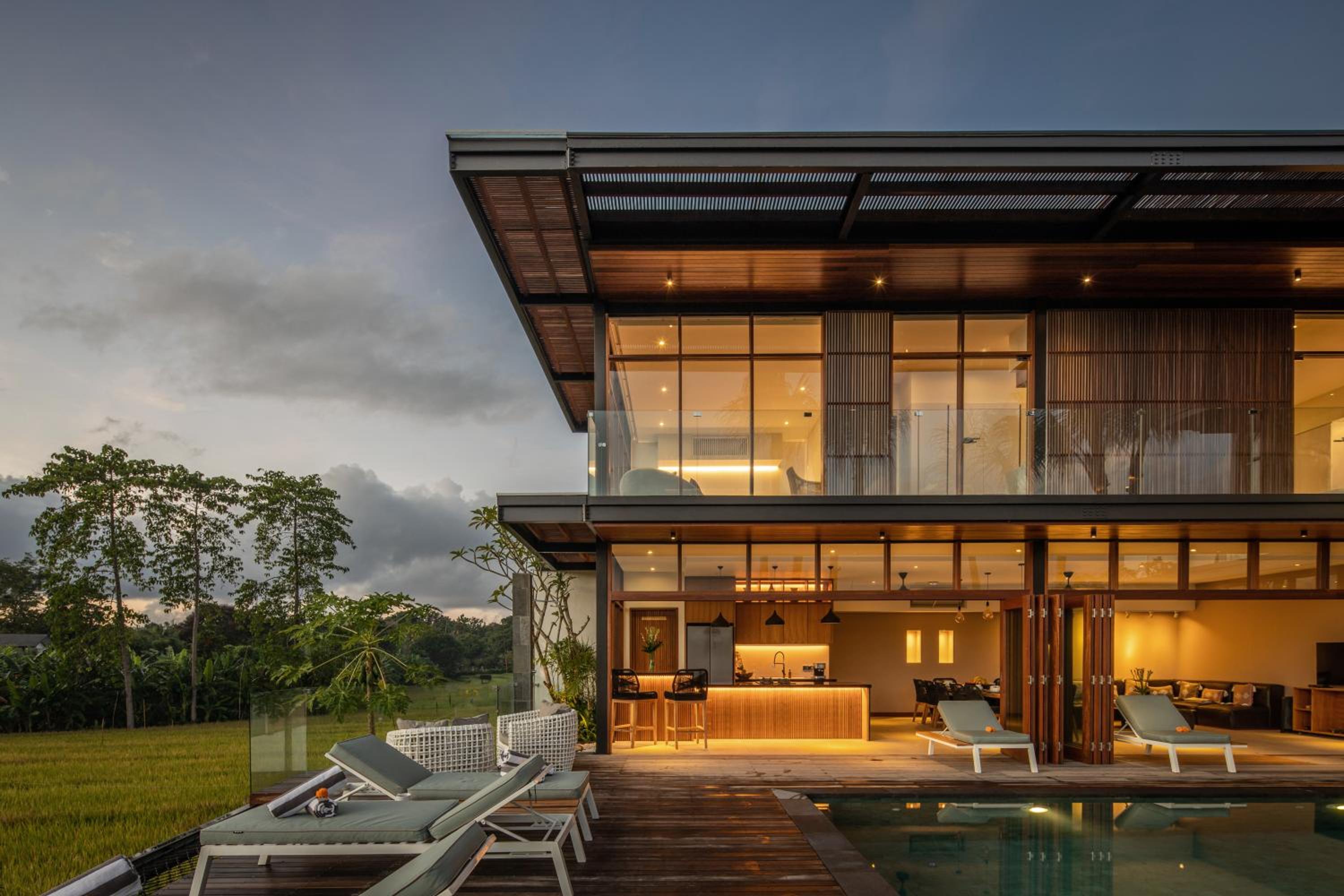 Enchanting 6BR Villa, Breathtaking Vistas Canggu
