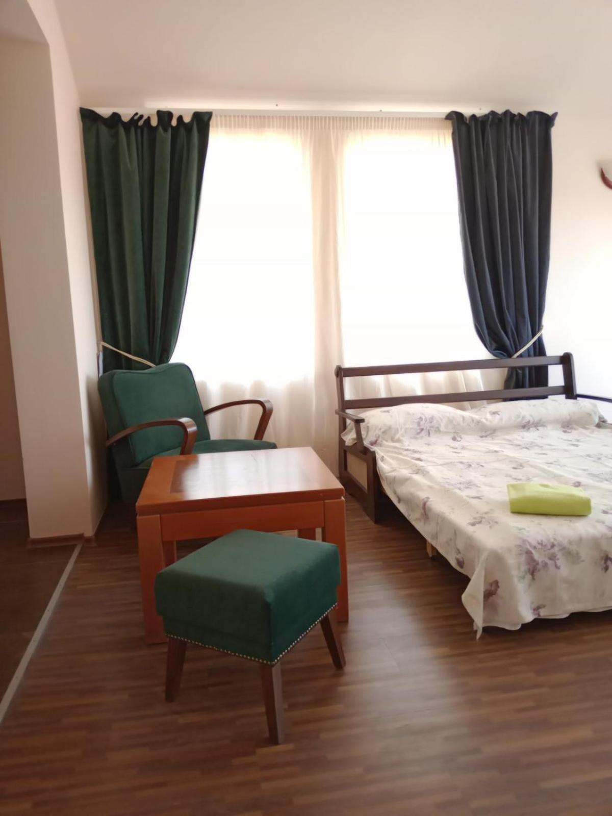 Wild Cherry 2 bedroom Apartament Economy-3