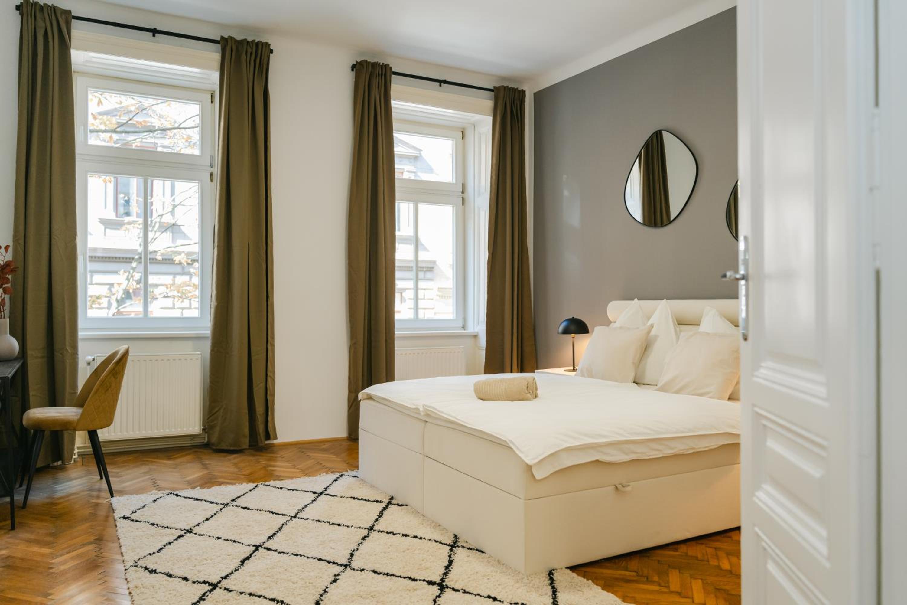 Cozy APT perfect for 4-6 TV Metro Self-Checkin