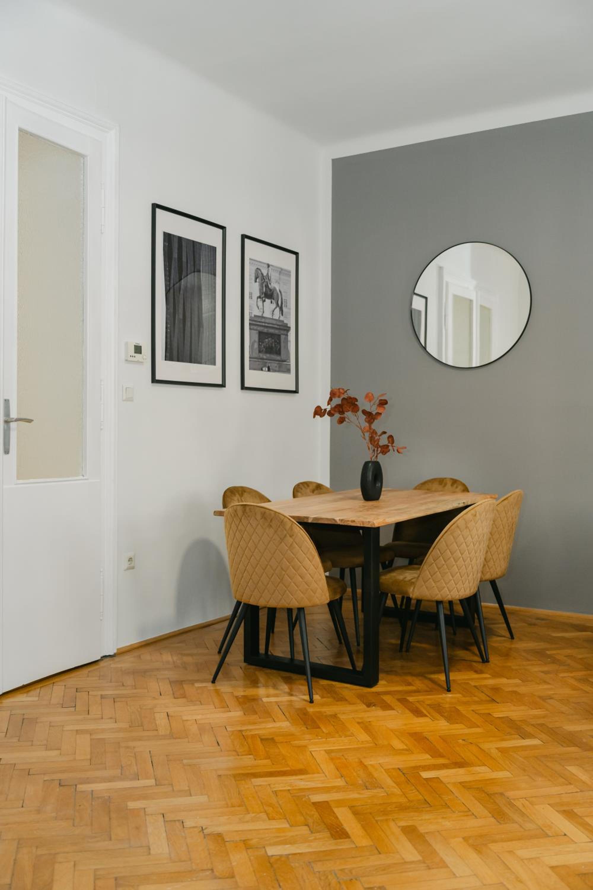 Cozy APT perfect for 4-6 TV Metro Self-Checkin