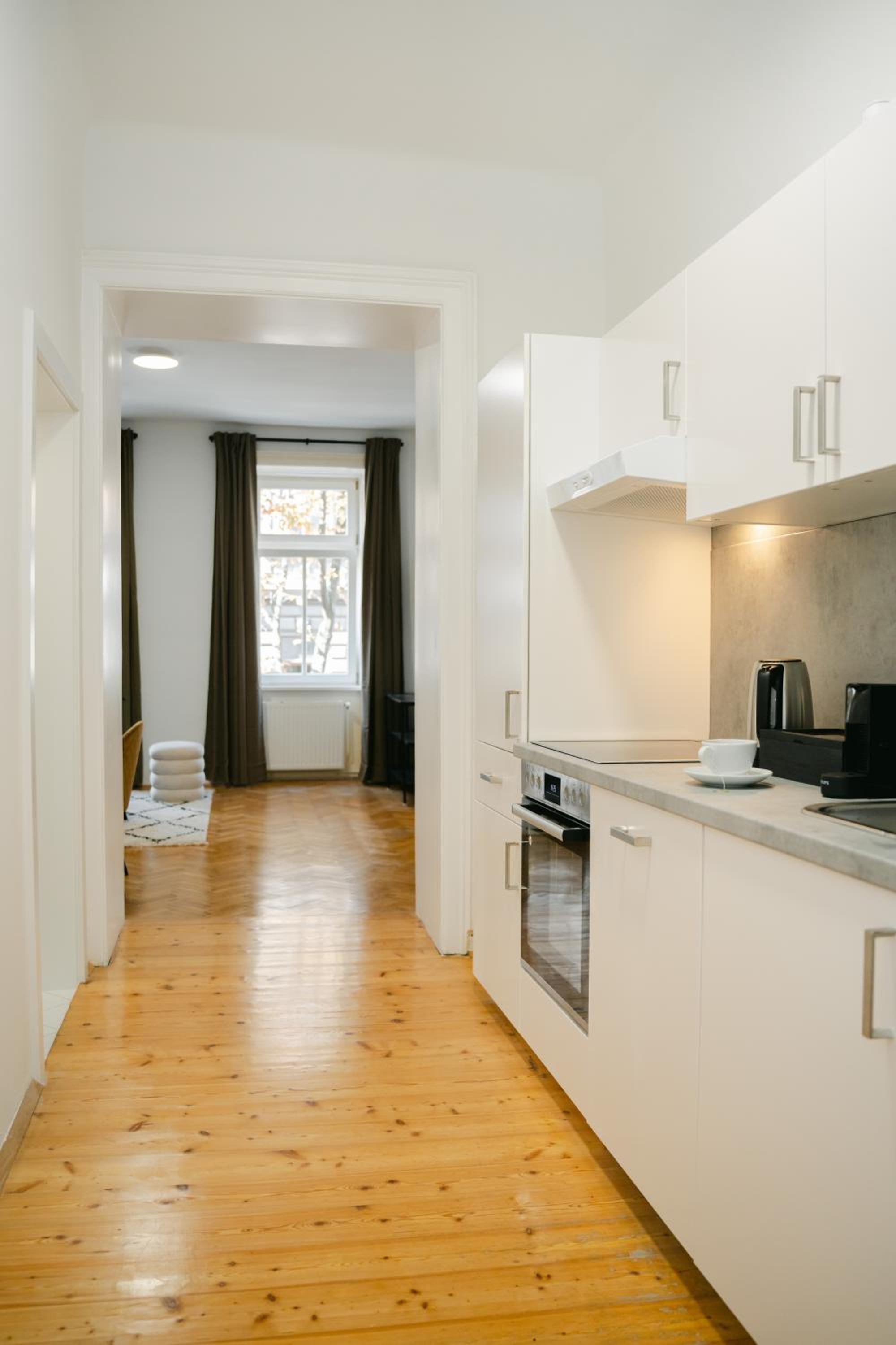 Cozy APT perfect for 4-6 TV Metro Self-Checkin