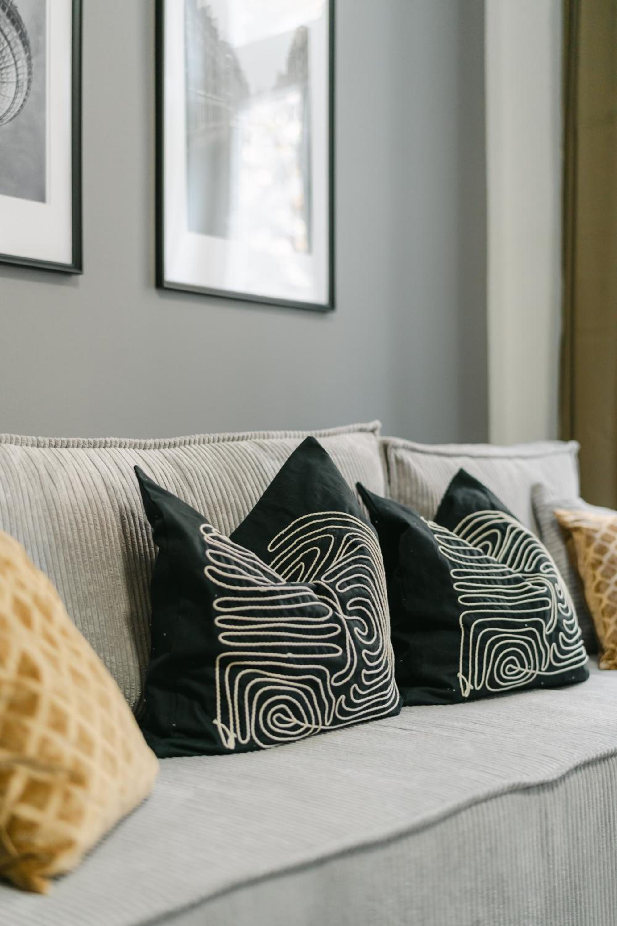 Cozy APT perfect for 4-6 TV Metro Self-Checkin