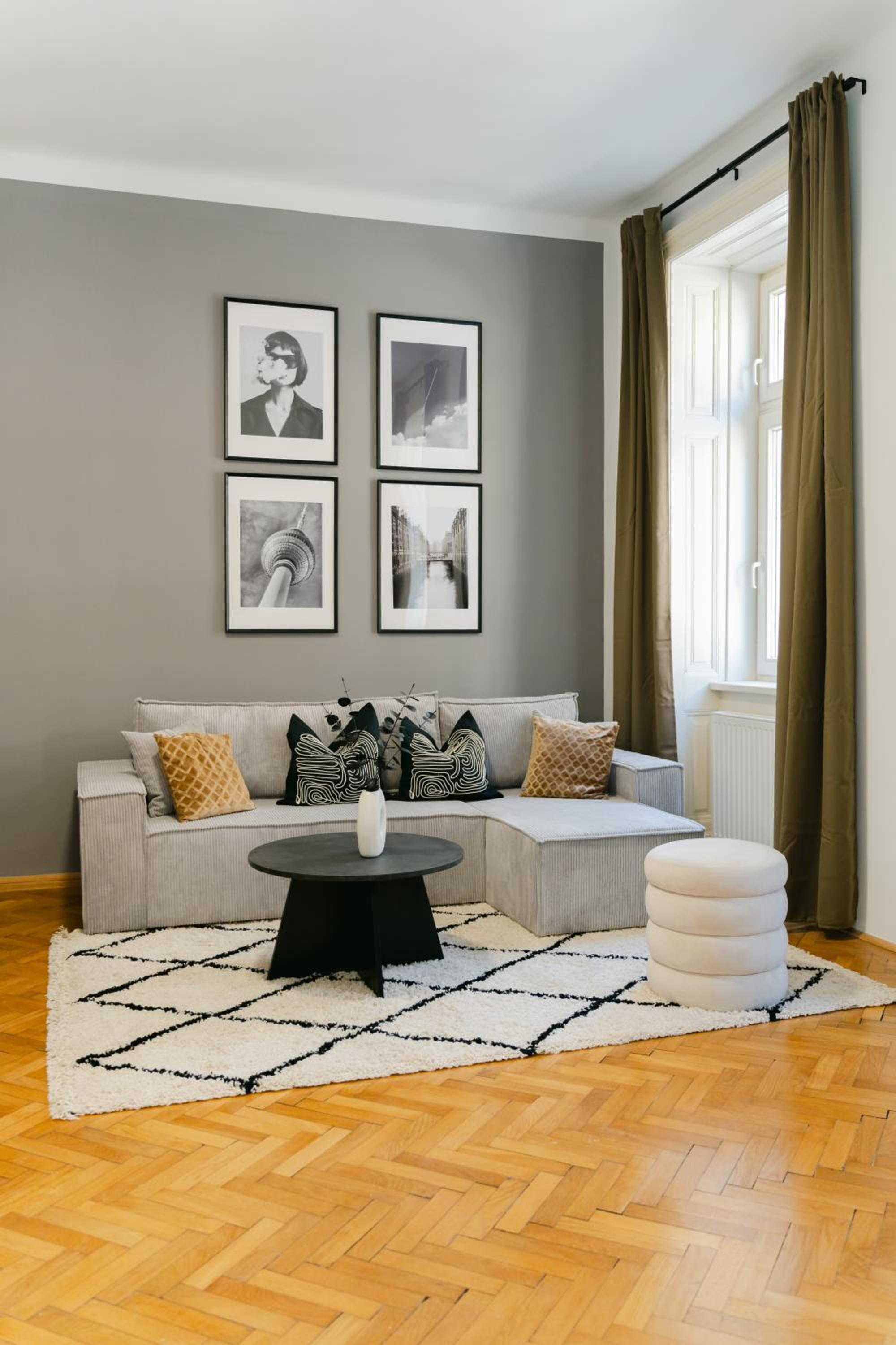 Cozy APT perfect for 4-6 TV Metro Self-Checkin
