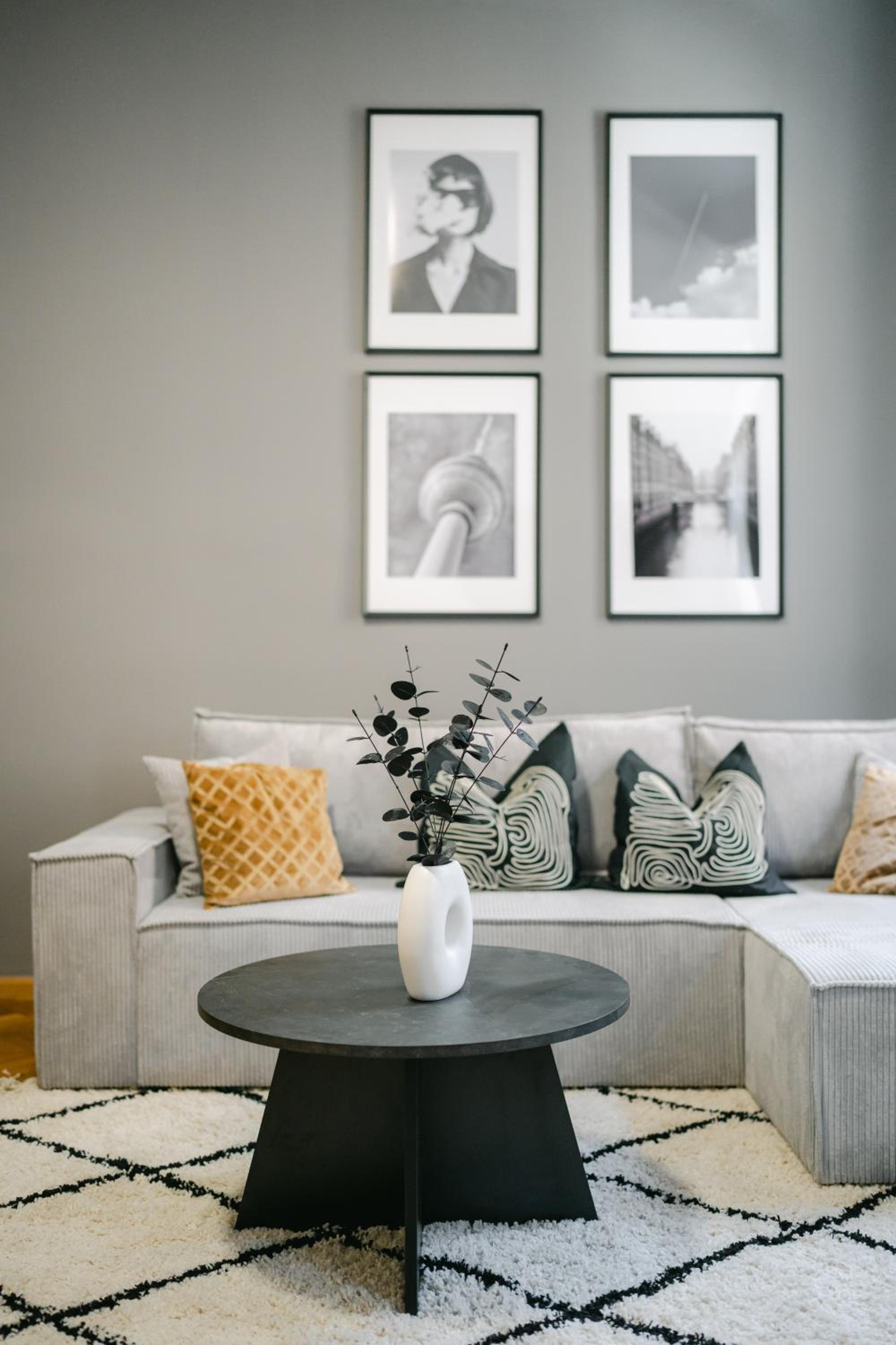Cozy APT perfect for 4-6 TV Metro Self-Checkin
