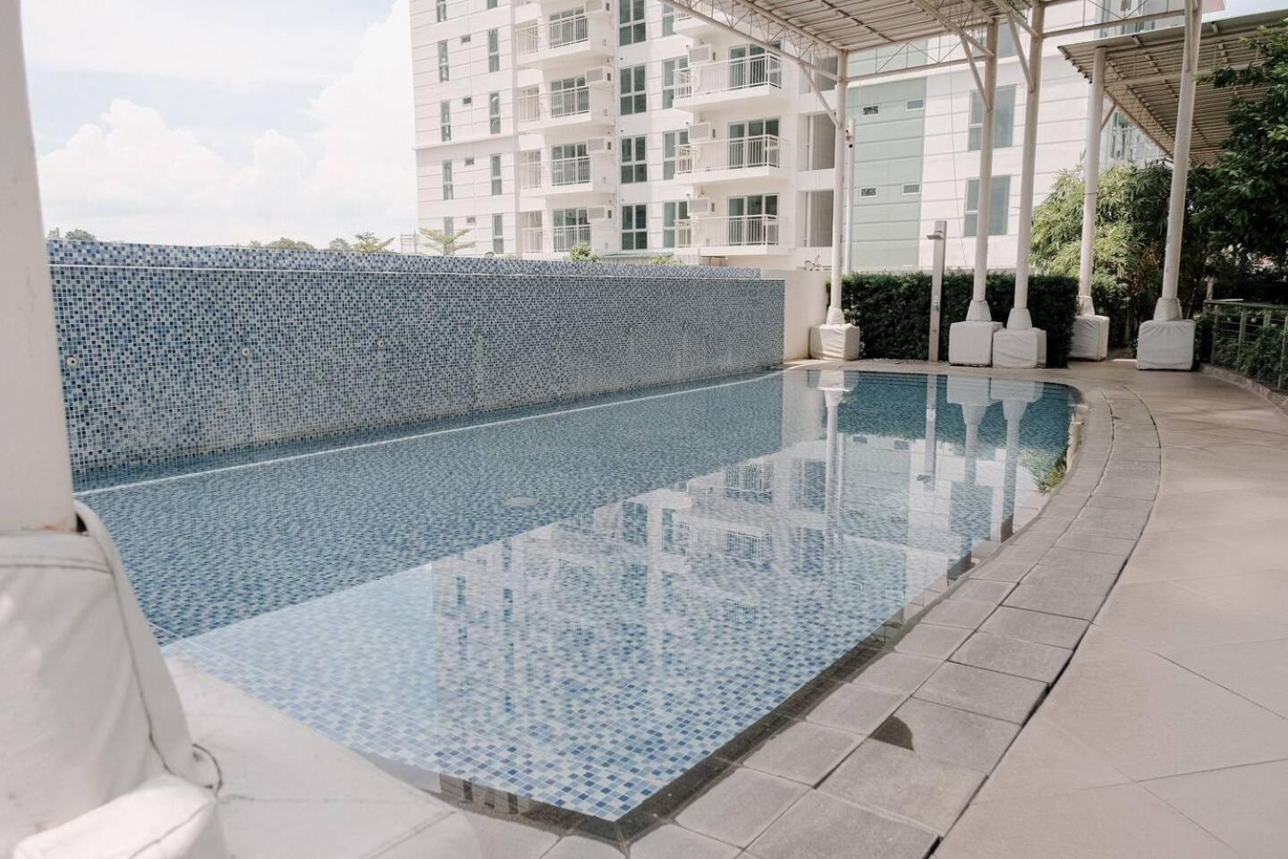 Very Demure, very spacious Studio Abreeza Place view 2