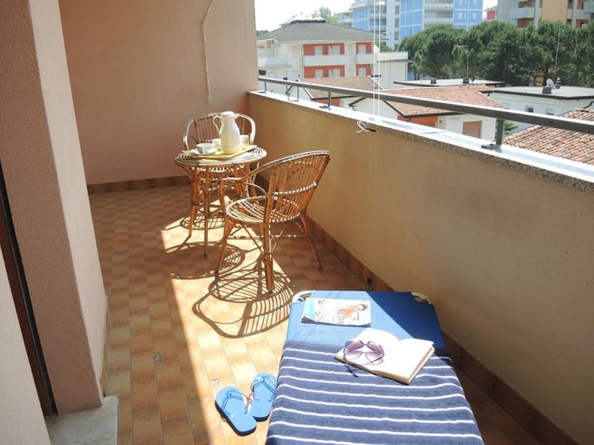 Cozy flat with a terrace-Beahost view 4