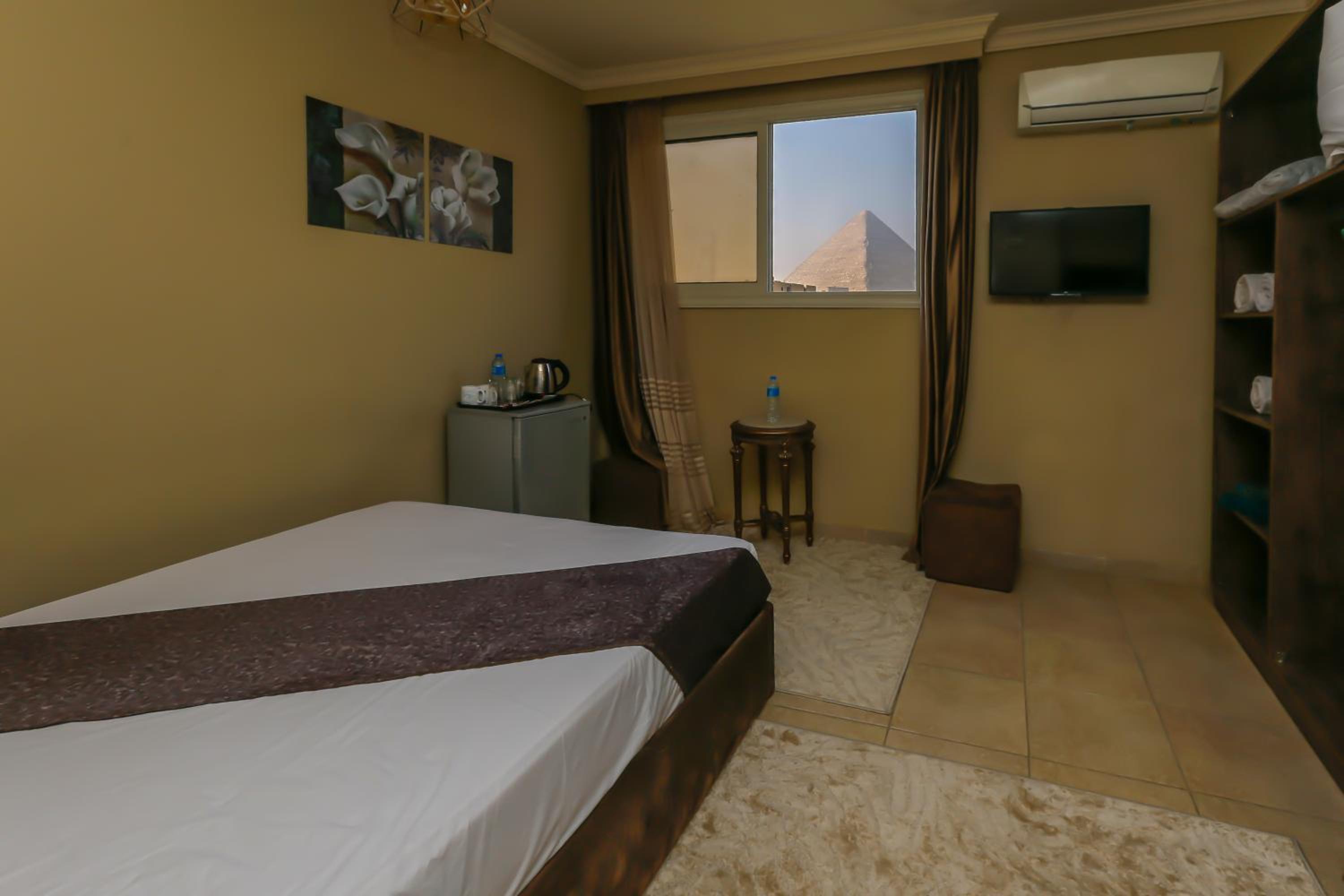 King Cheops Inn - Pyramid View