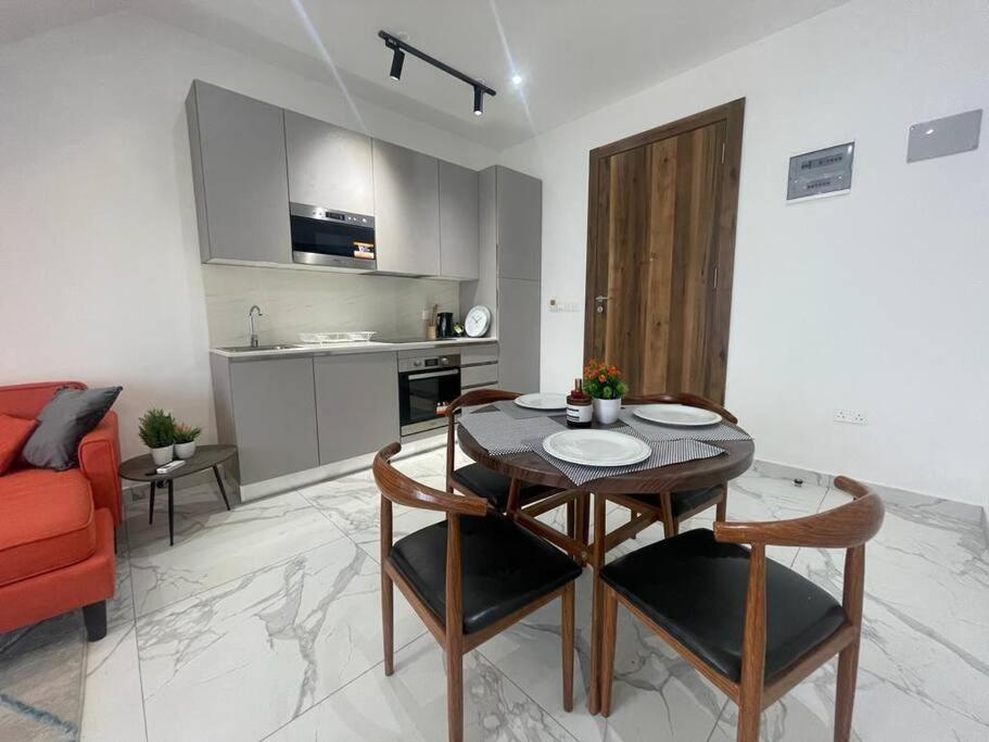 1 Bedroom Apartment East Cantoments 233 Boulevard view 2