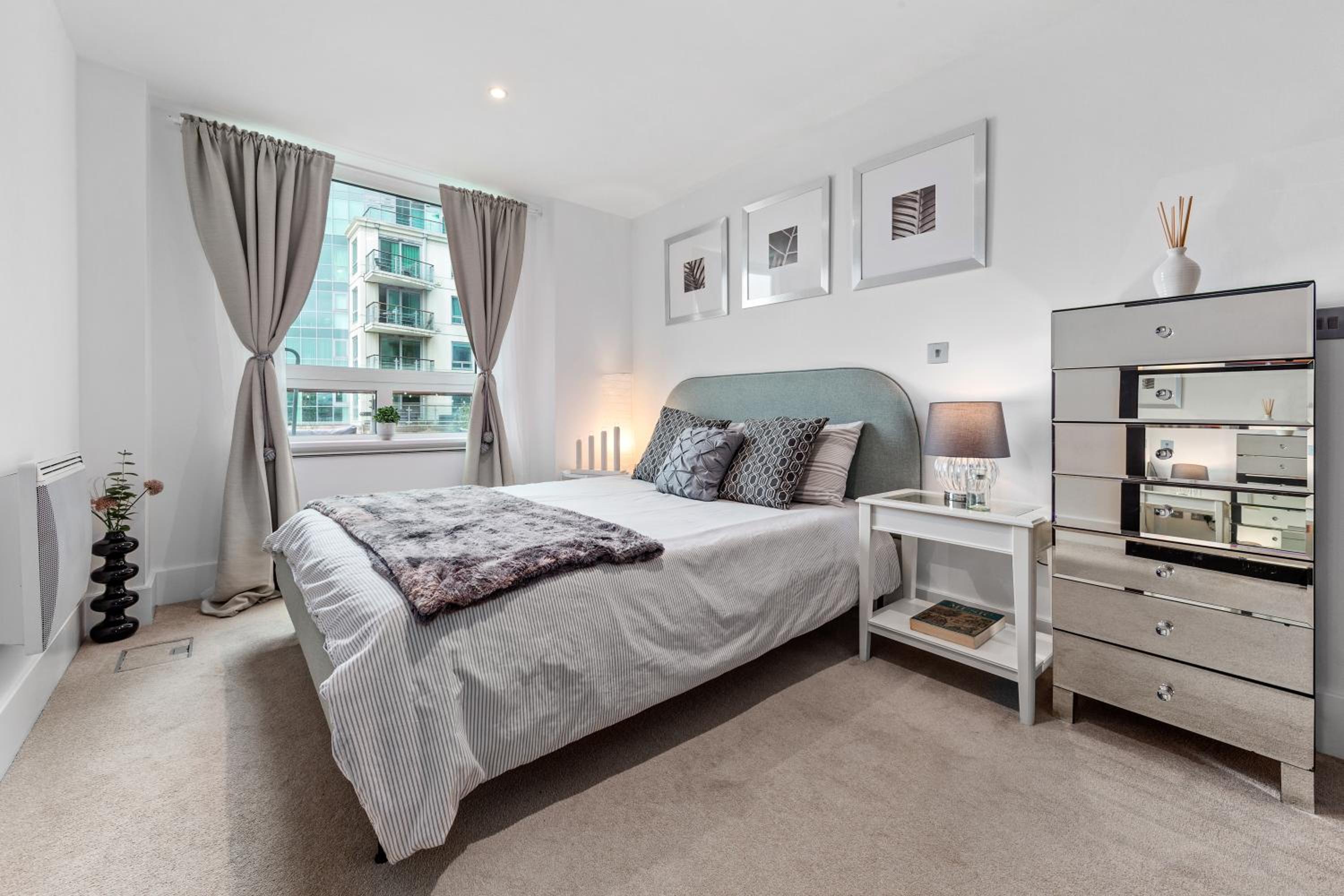 Central LONDON 2 Bedroom US EMBASSY London Eye and Riverside view panoramic balcony