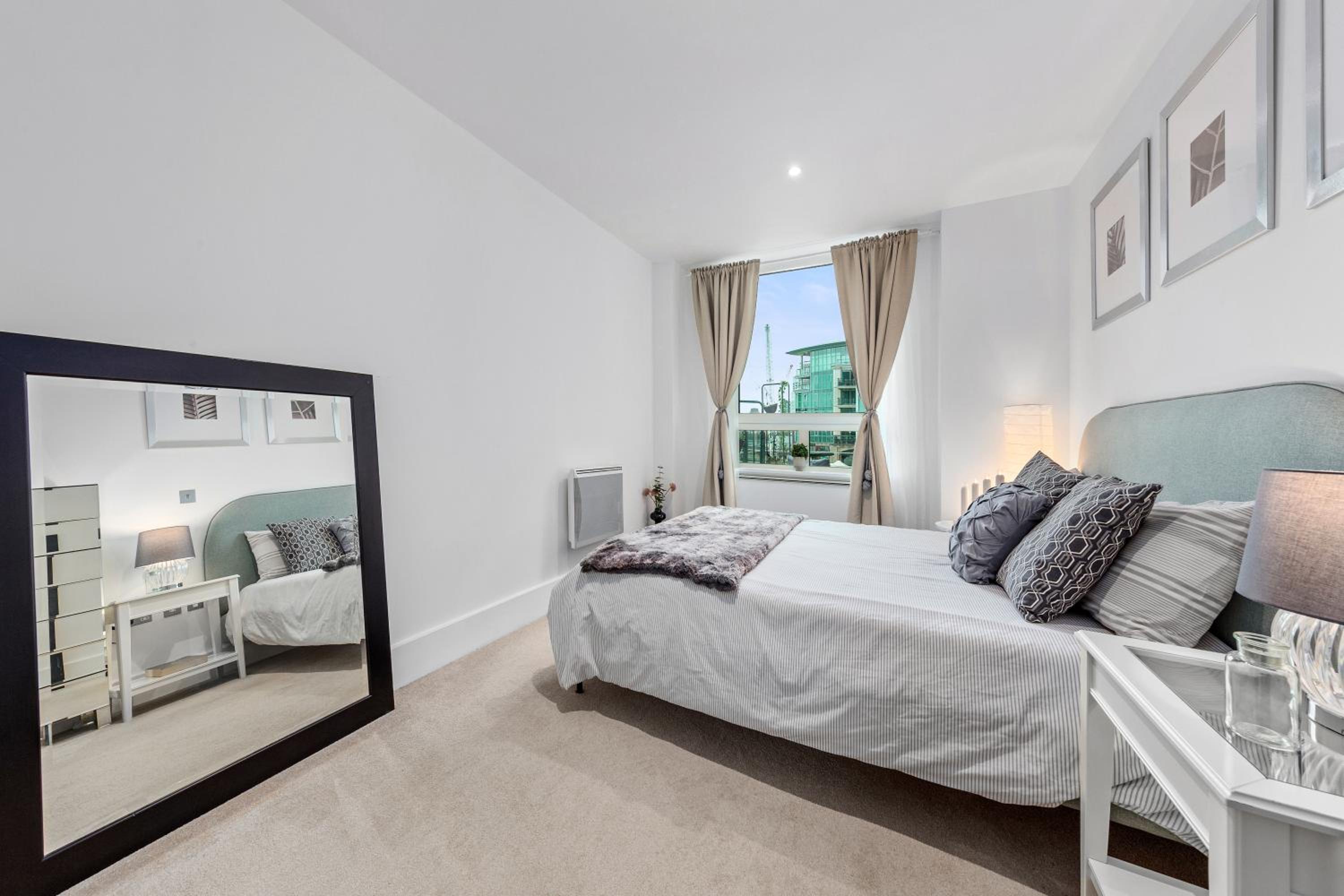Central LONDON 2 Bedroom US EMBASSY London Eye and Riverside view panoramic balcony