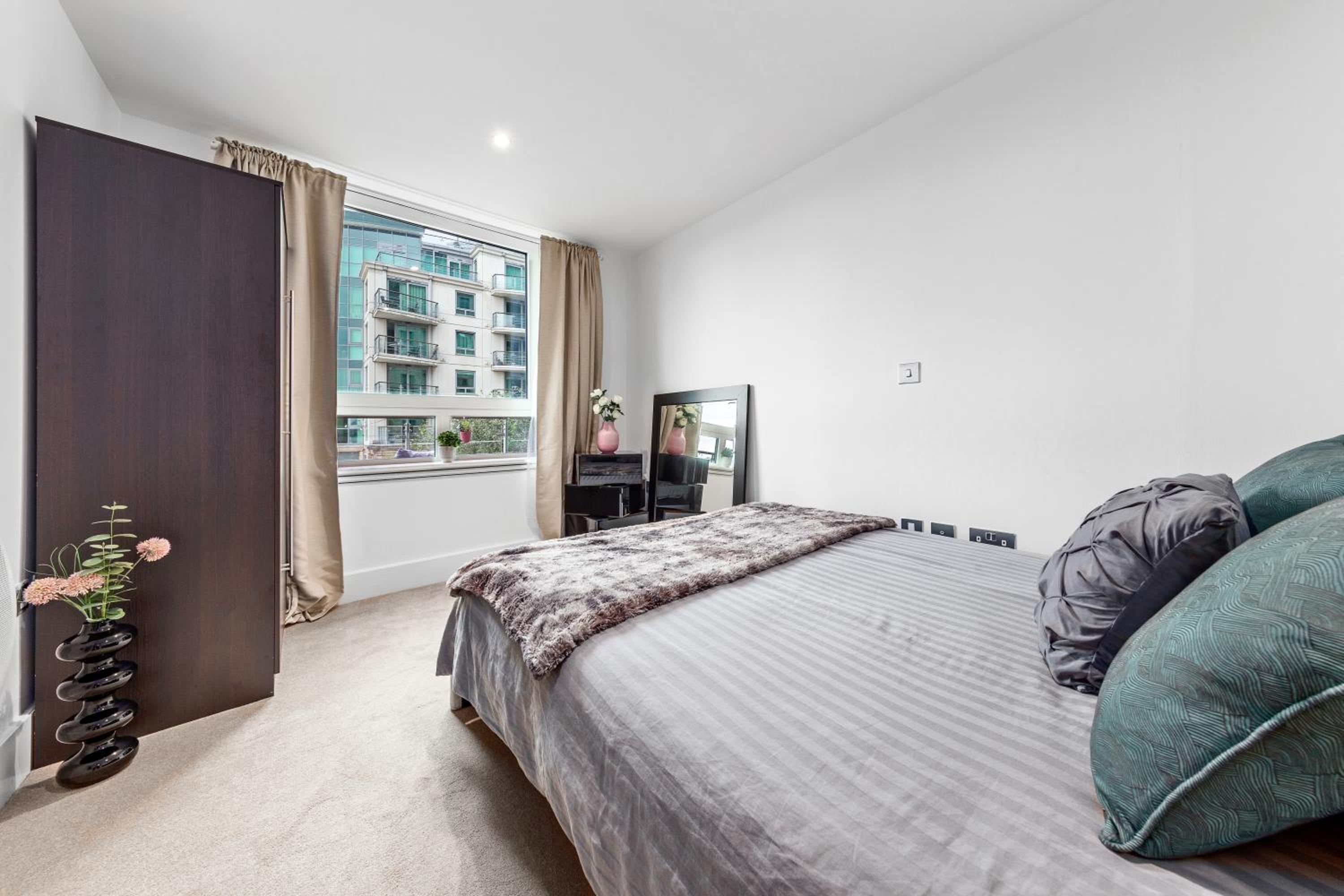 Central LONDON 2 Bedroom US EMBASSY London Eye and Riverside view panoramic balcony