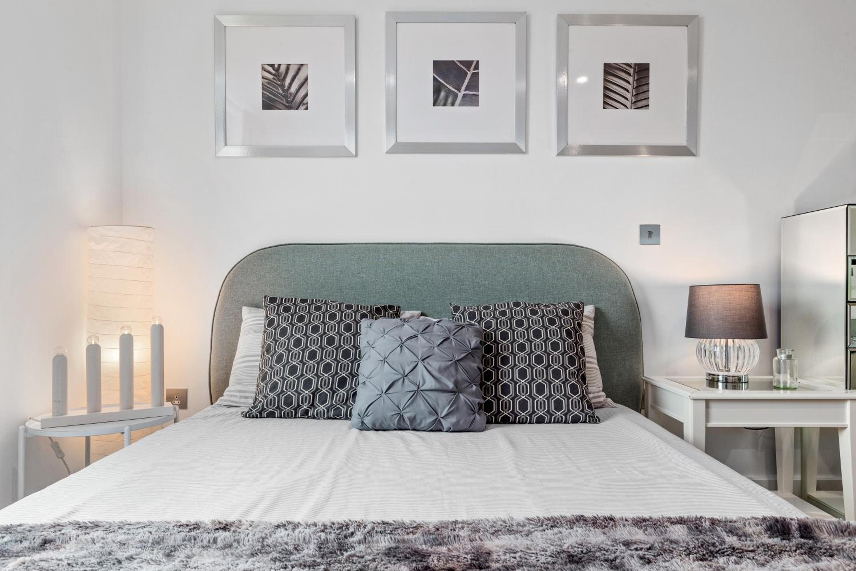Central LONDON 2 Bedroom US EMBASSY London Eye and Riverside view panoramic balcony
