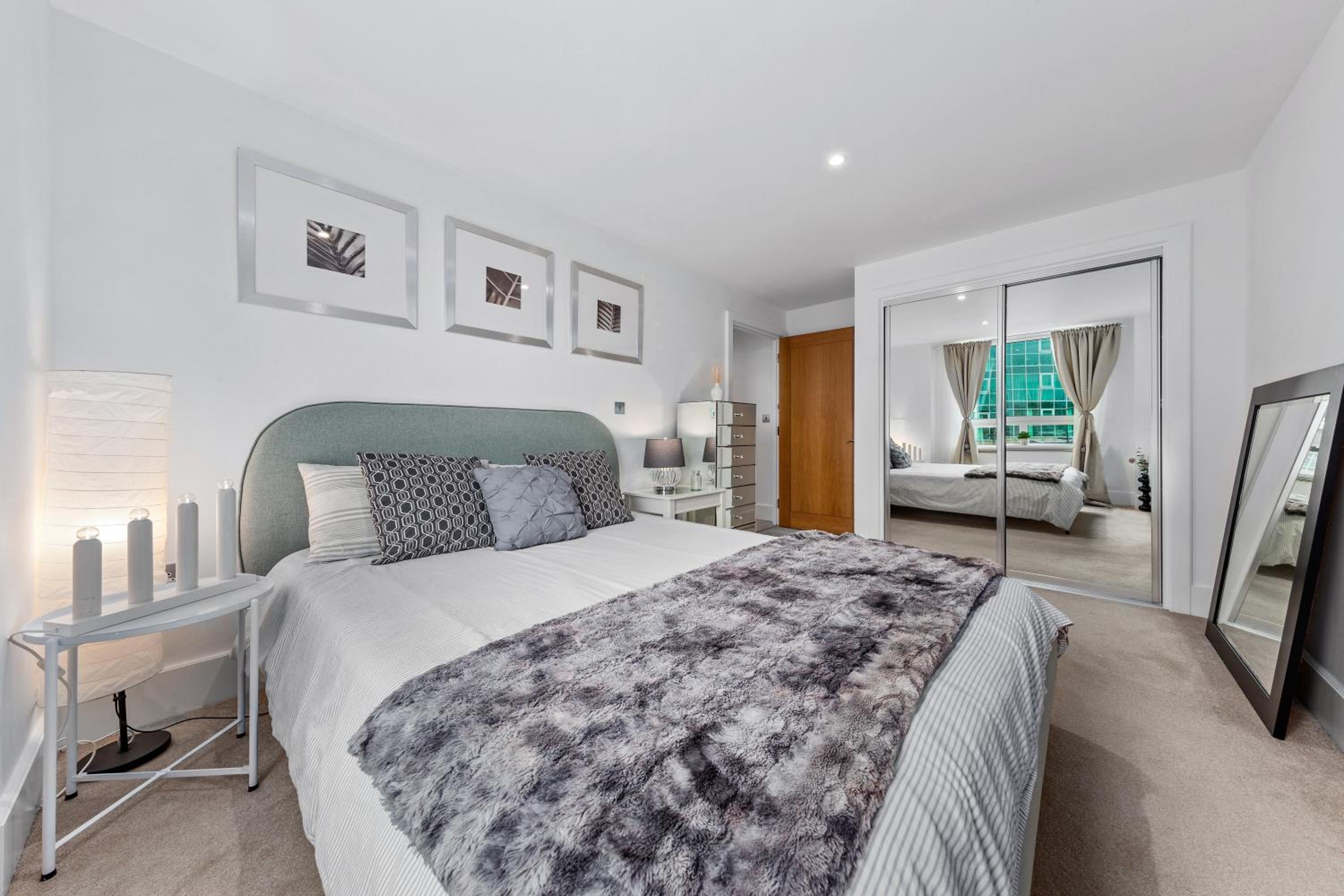 Central LONDON 2 Bedroom US EMBASSY London Eye and Riverside view panoramic balcony